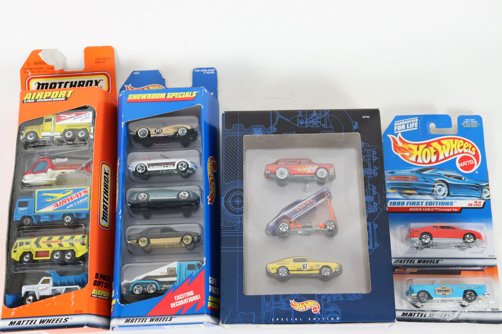 15 pcs toy cars: 15 pcs toy cars, Matchbox, Hot Wheels.