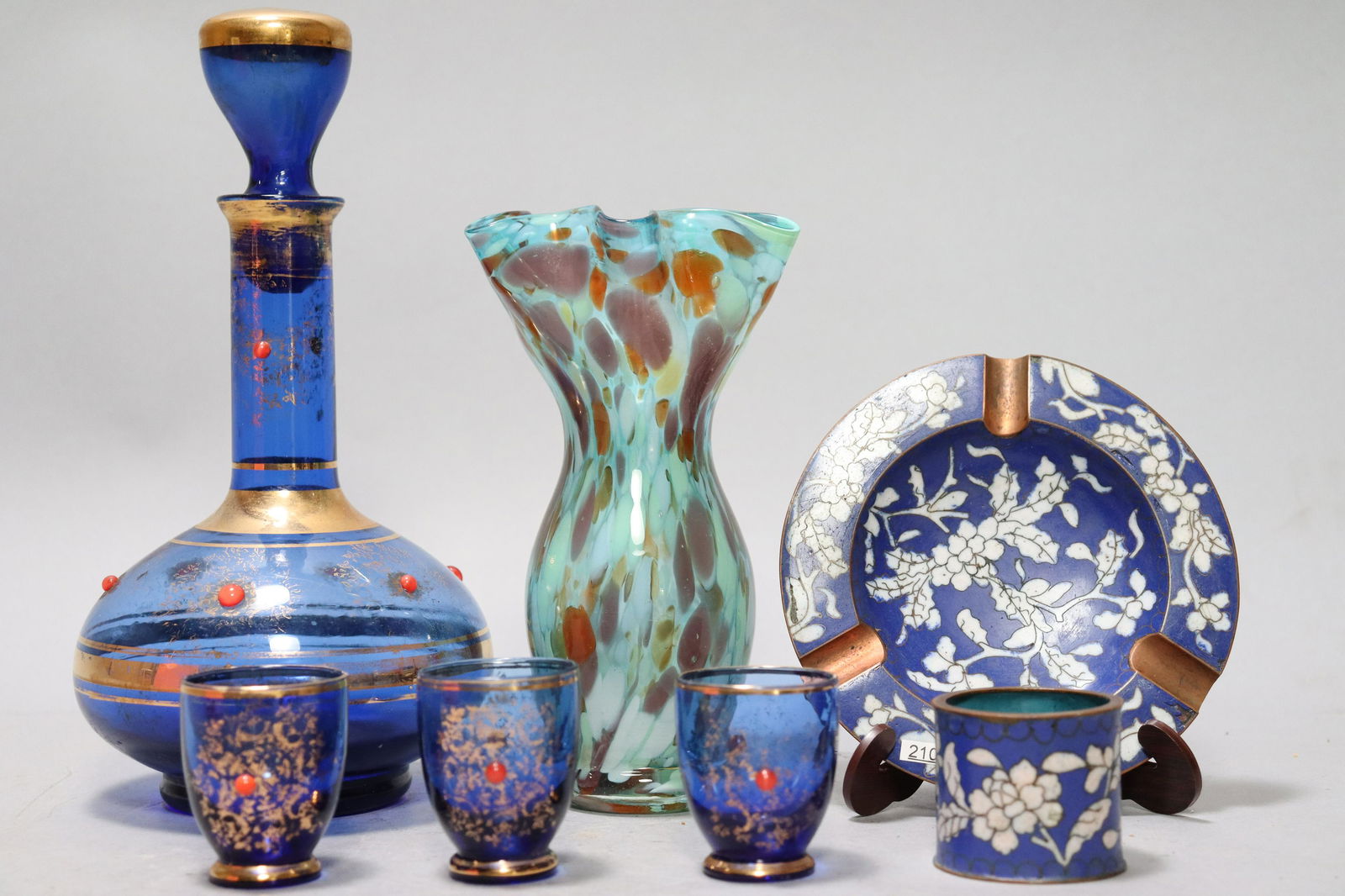 7 pcs fine vintage items (1 of 7)