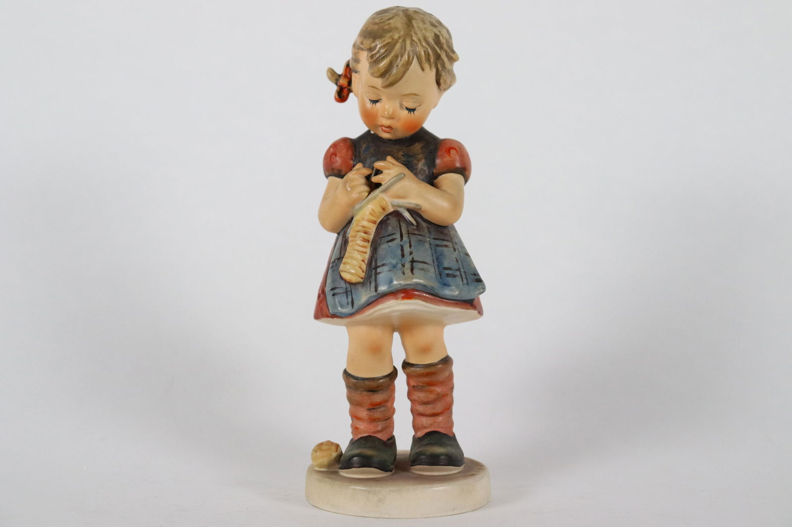 Hummel girl doll (1 of 7)
