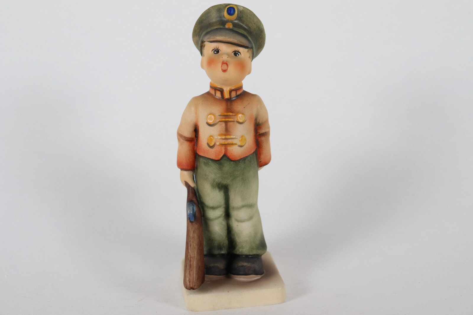 Vintage Hummel doll: Vintage Hummel figurine, dated 1957, W. Germany. H: 5.75" x W: 1.95."