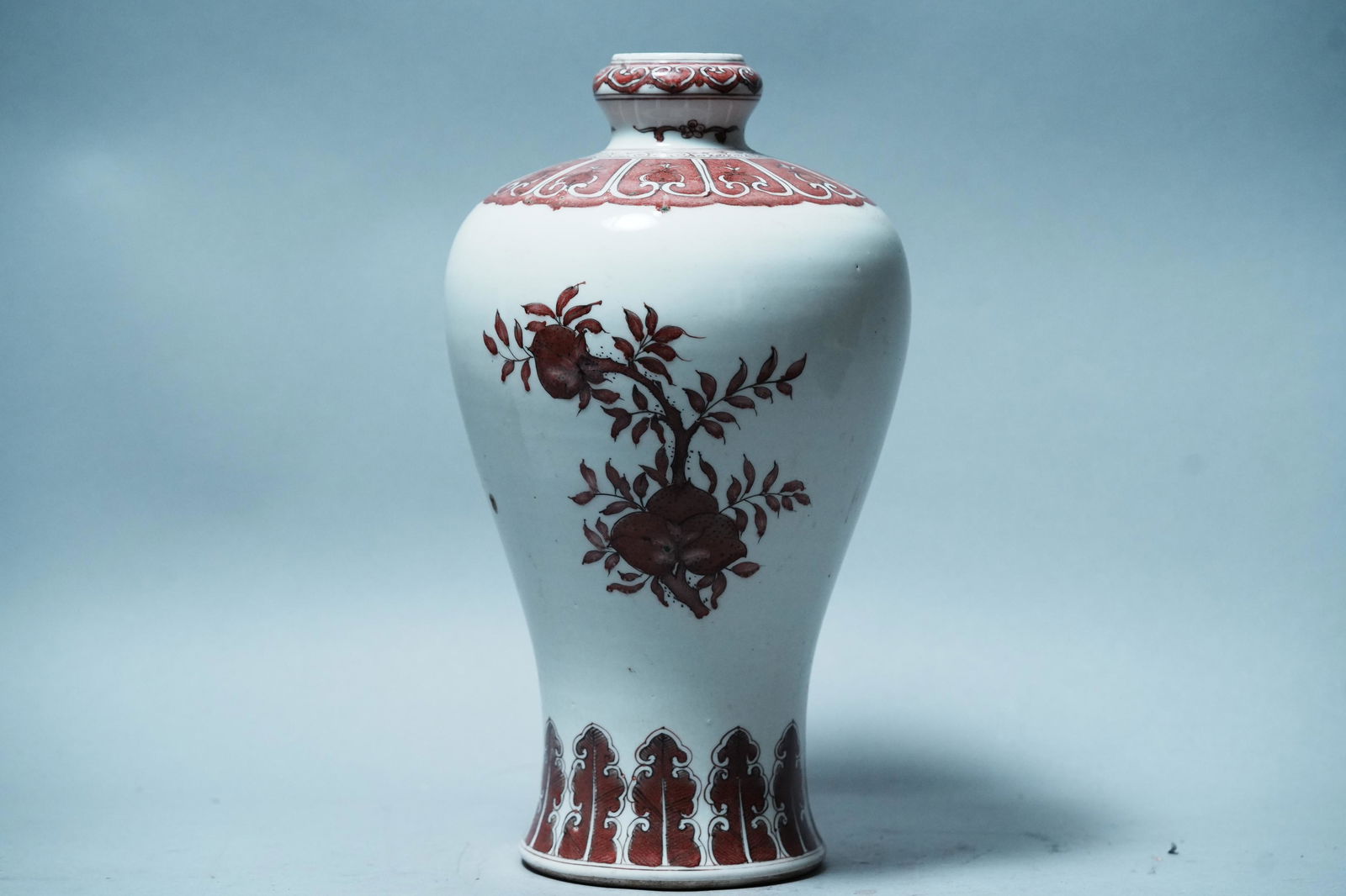 Chinese fine red vase (1 of 7)