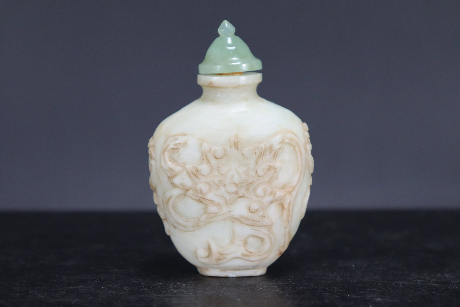 Chinese jade snuff bottle: Chinese jade carved snuff bottle.