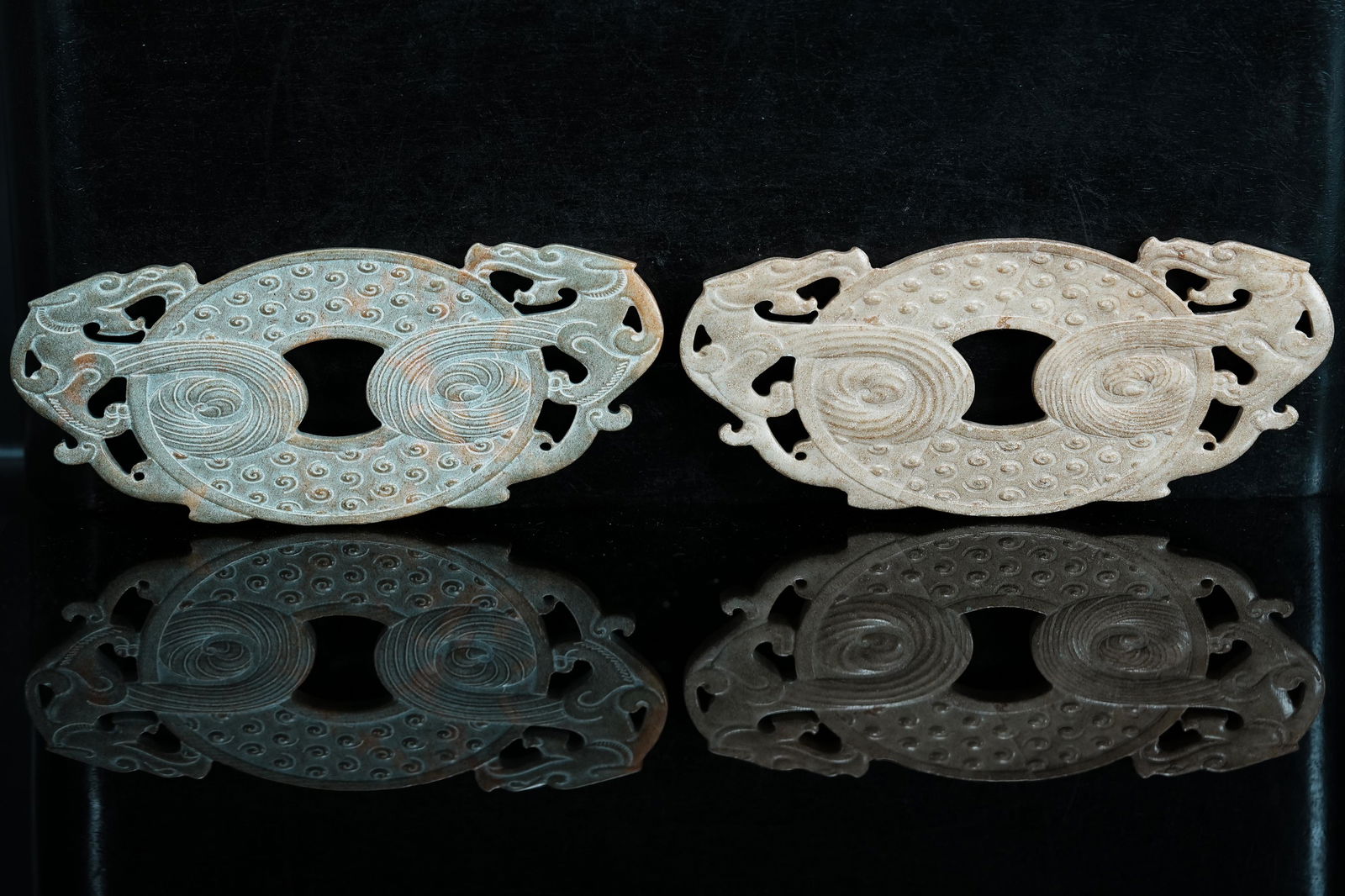 2 pcs Chinese jade discs (1 of 6)