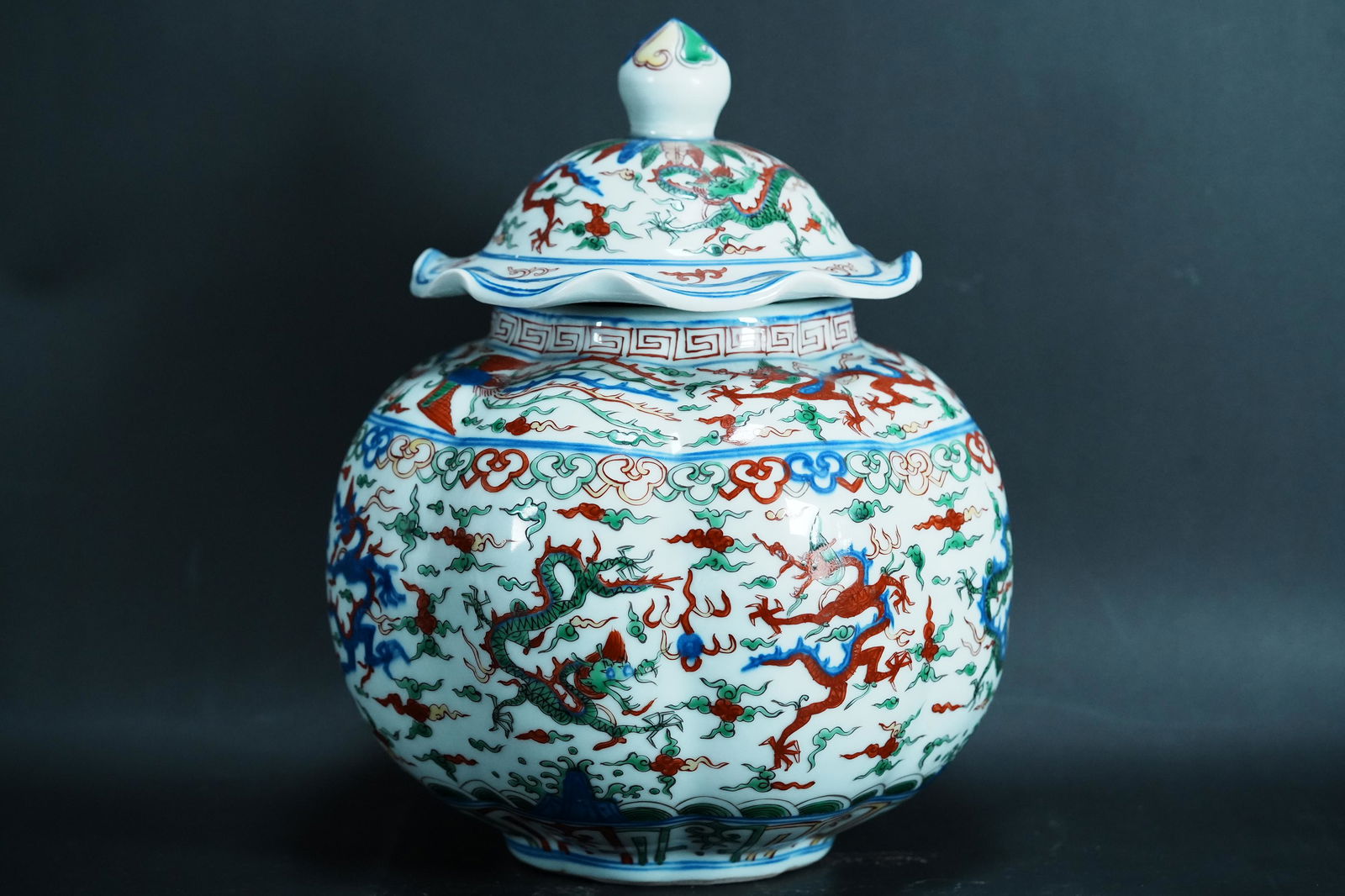 Chinese lidded fine jar (1 of 7)