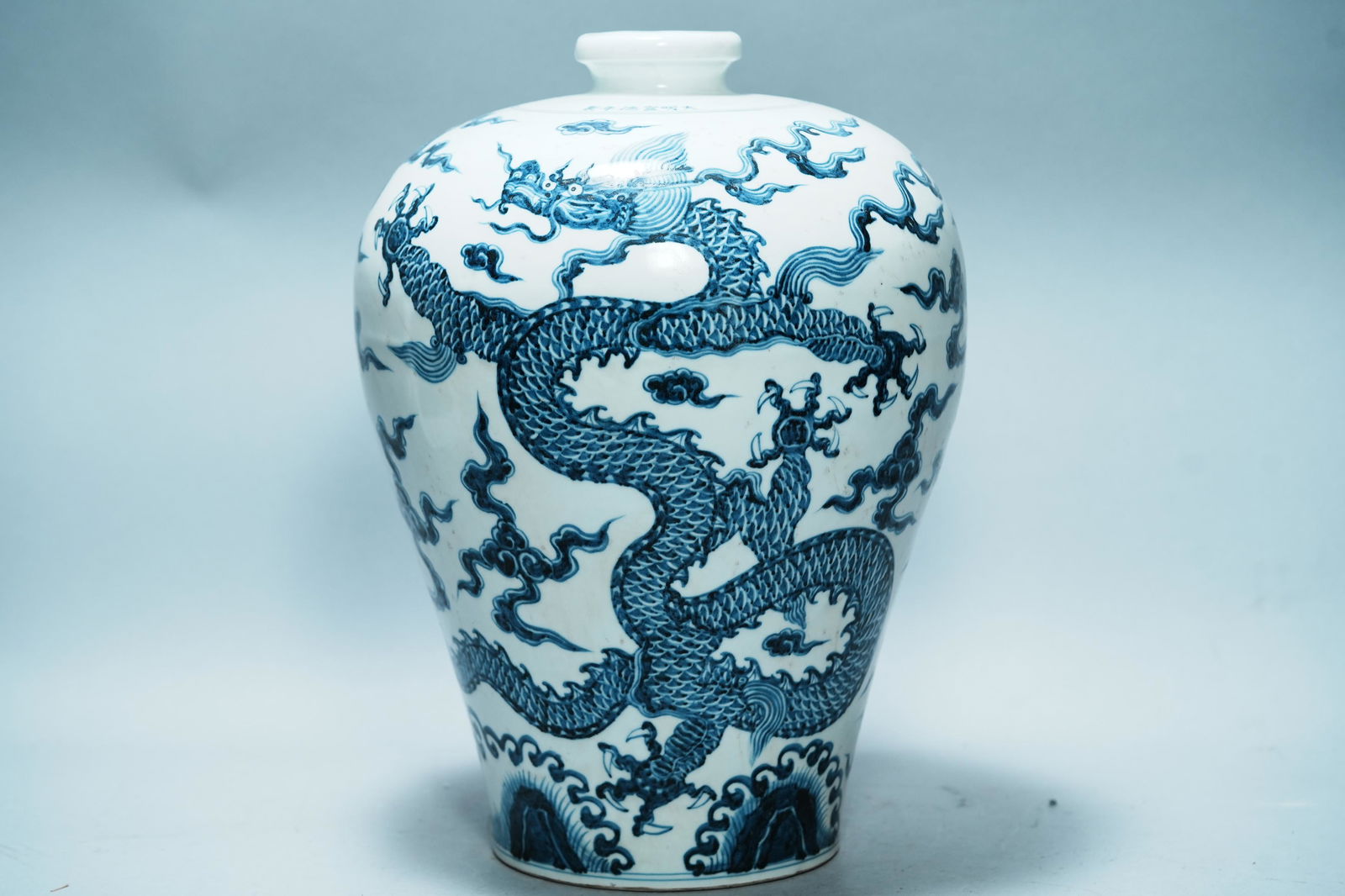 Chinese important dragon vase (1 of 7)