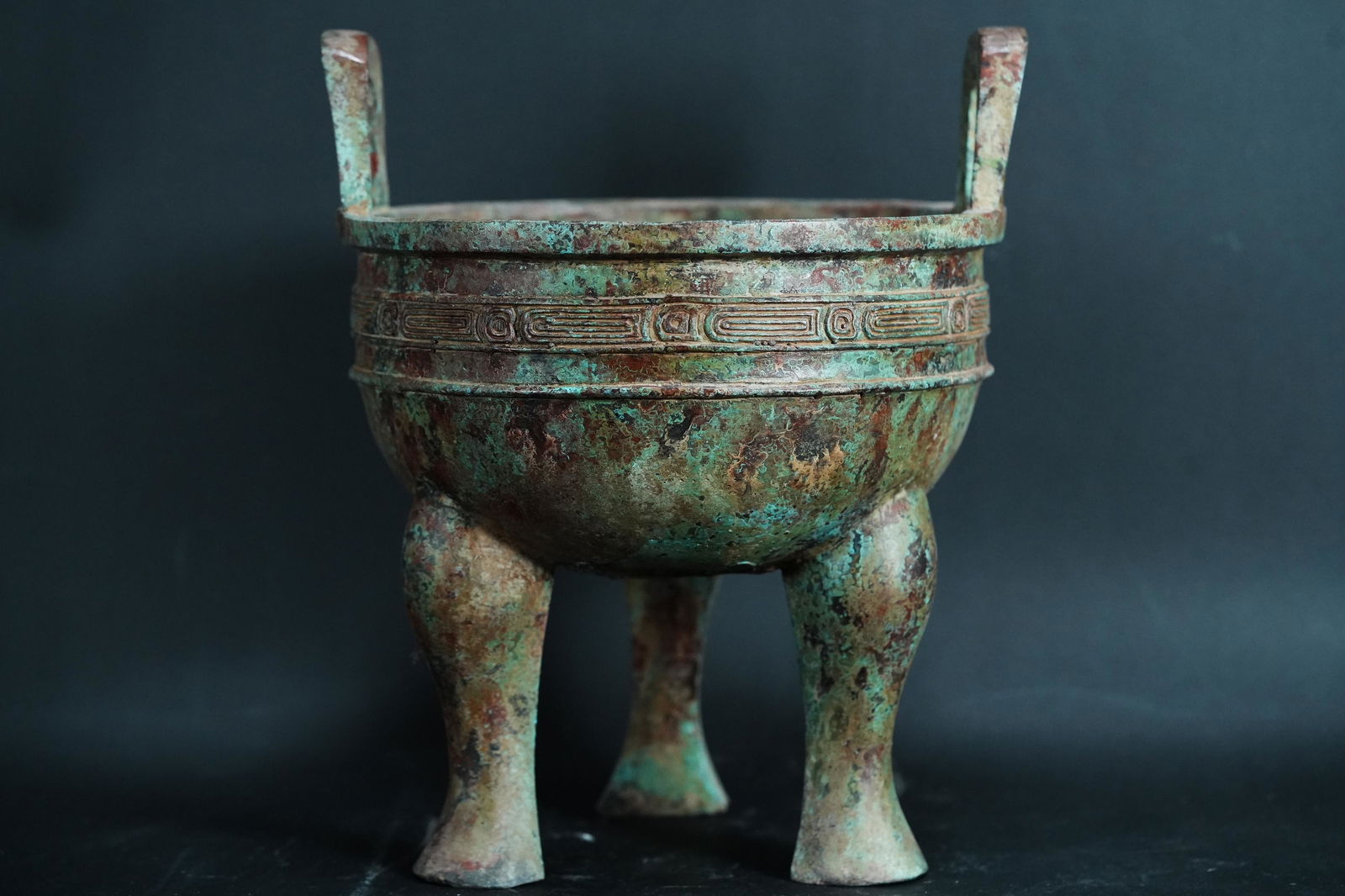 Chinese archaic vessel (1 of 7)