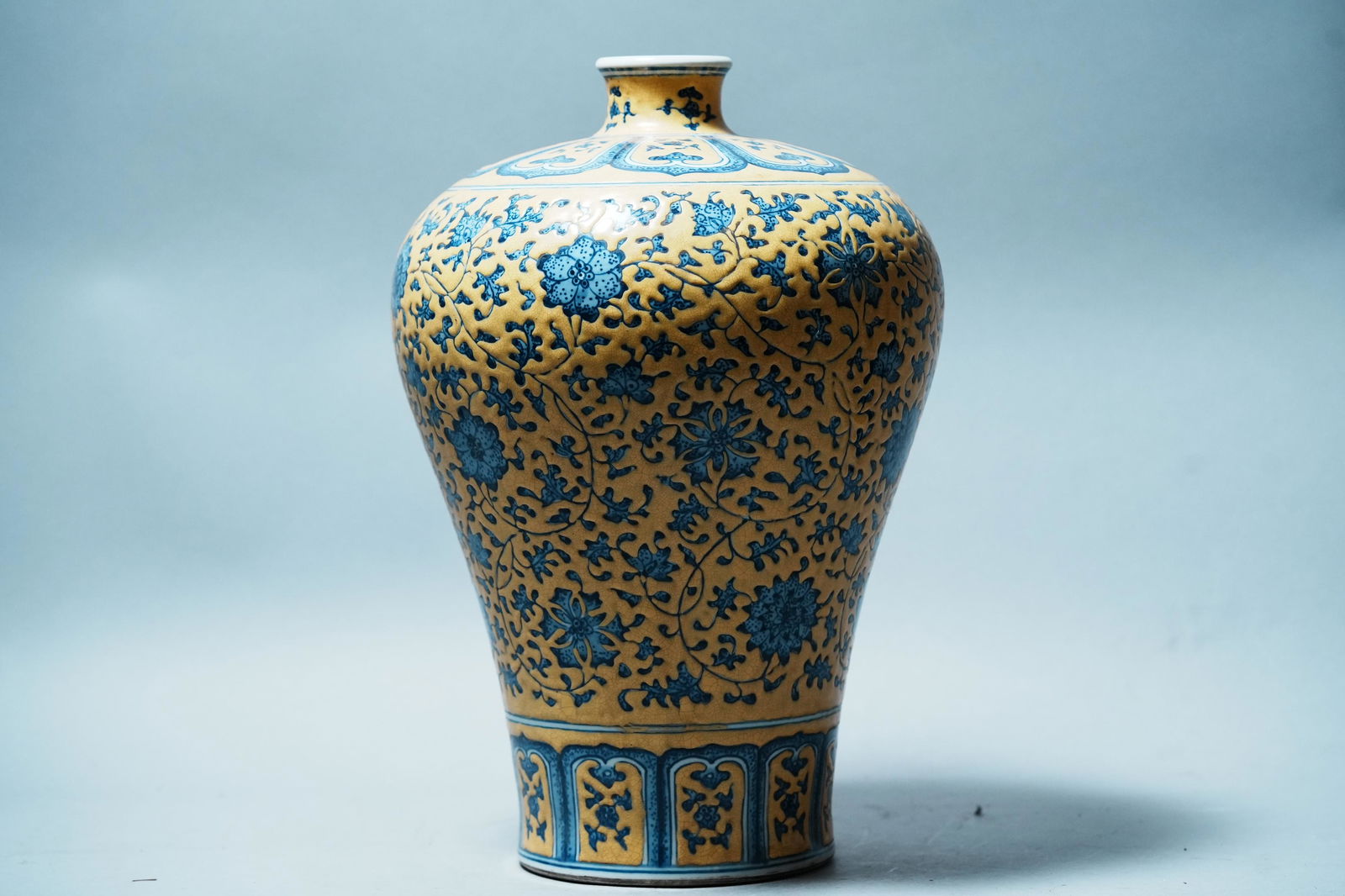 Chinese fine yellow vase (1 of 7)