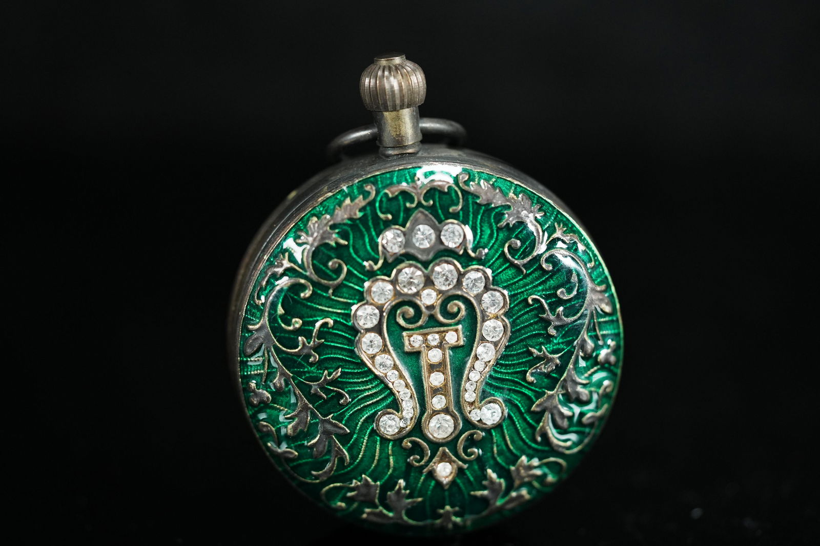 A vintage pocket watch (1 of 7)