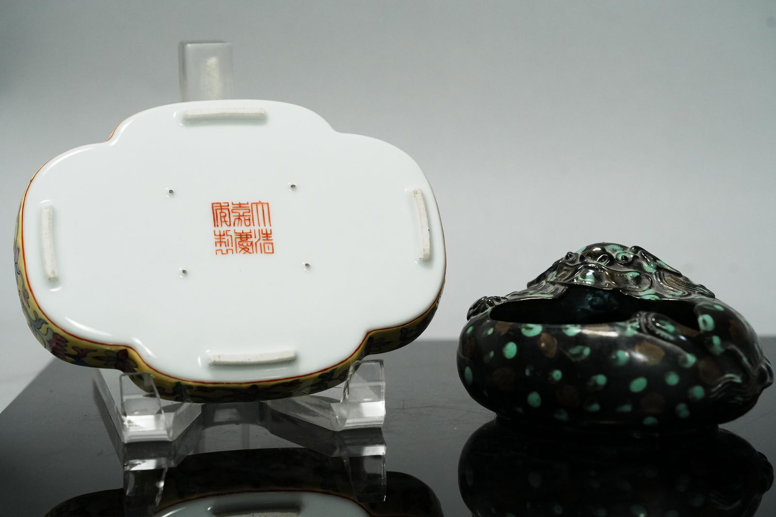 2 pcs Chinese porcelain items (1 of 7)