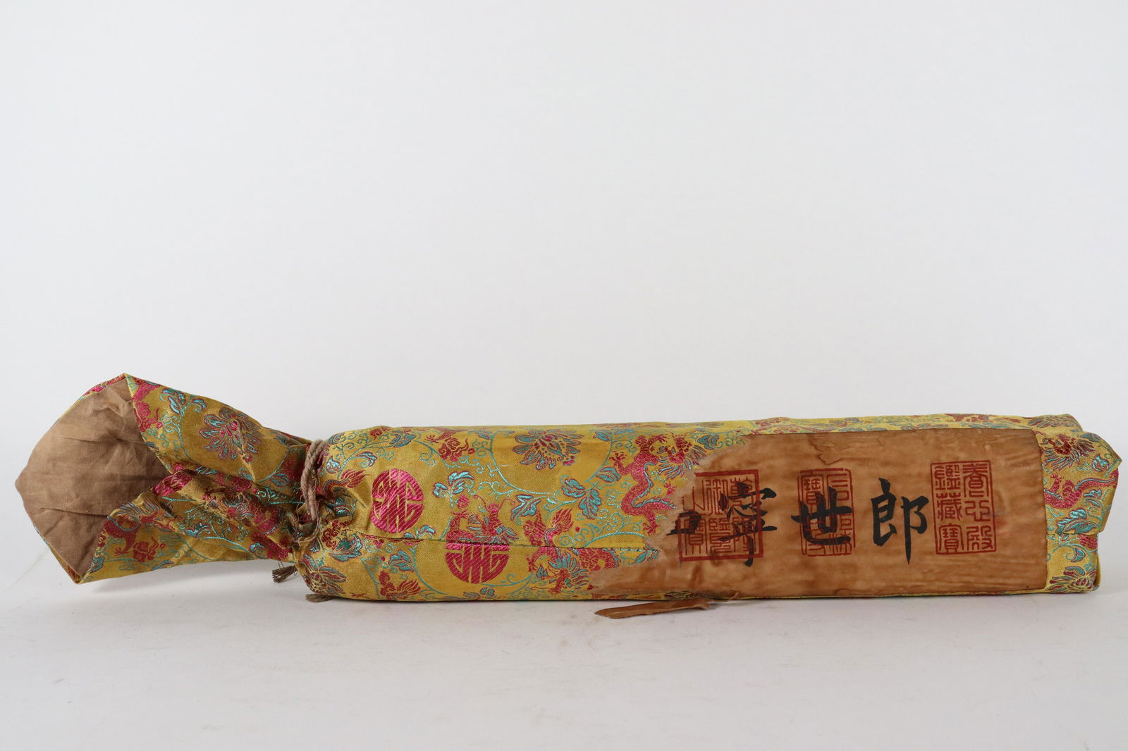 Lots of Chinese scrolls (1 of 7)