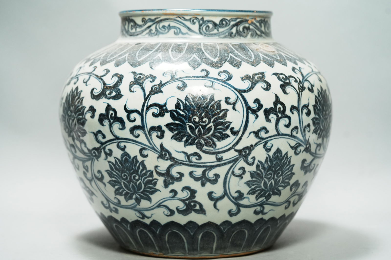 Chinese fine b/w jar (1 of 7)