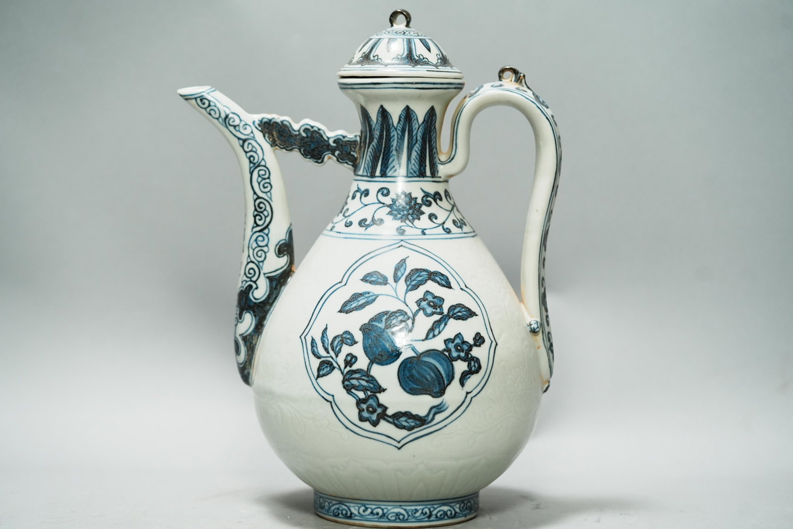 Chinese b/w fine wine pot: Chinese blue and white fine porcelain wine pot. H: 12.25" x W: 9.25."
