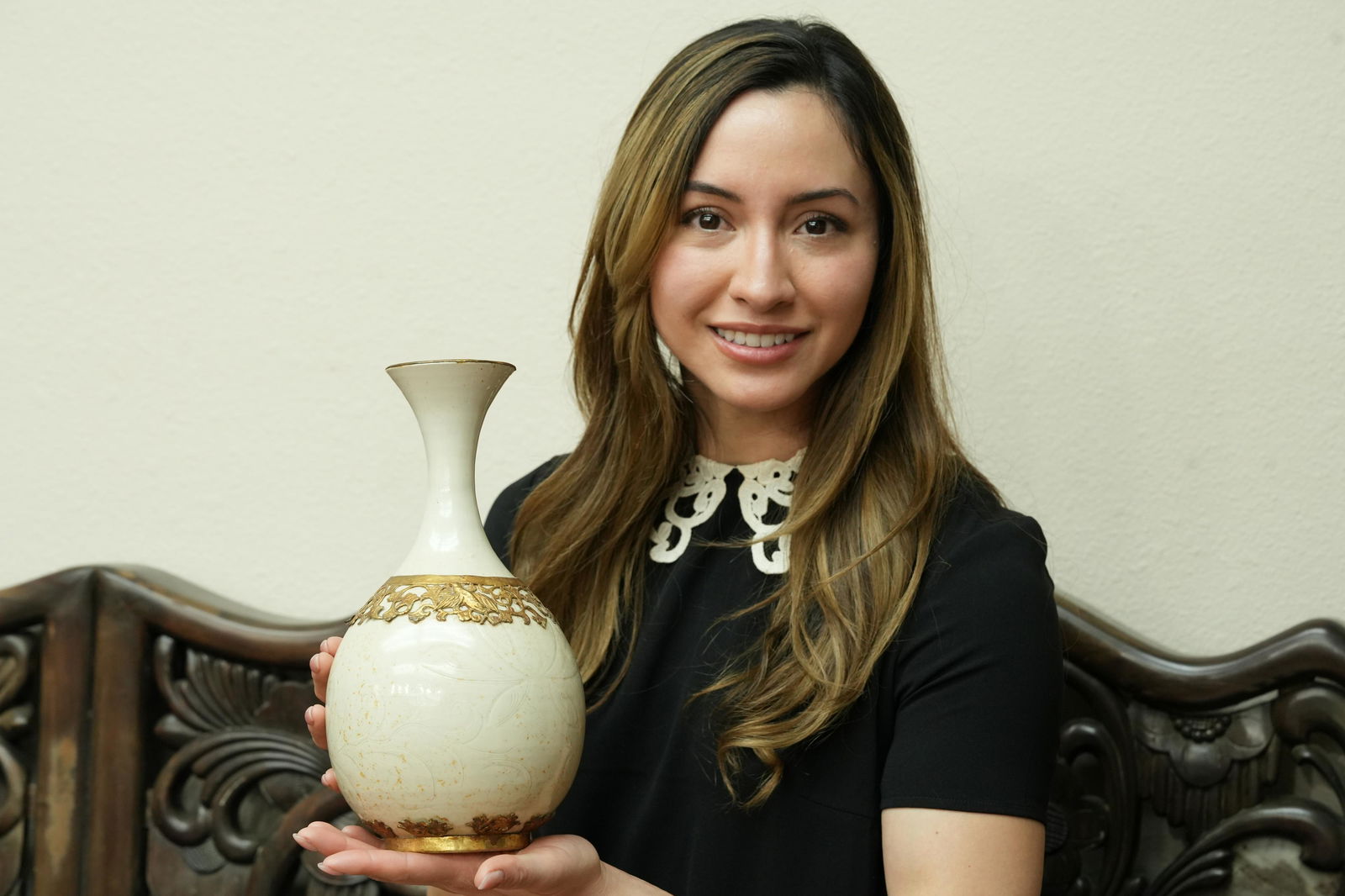 Chinese white glaze vase (1 of 8)