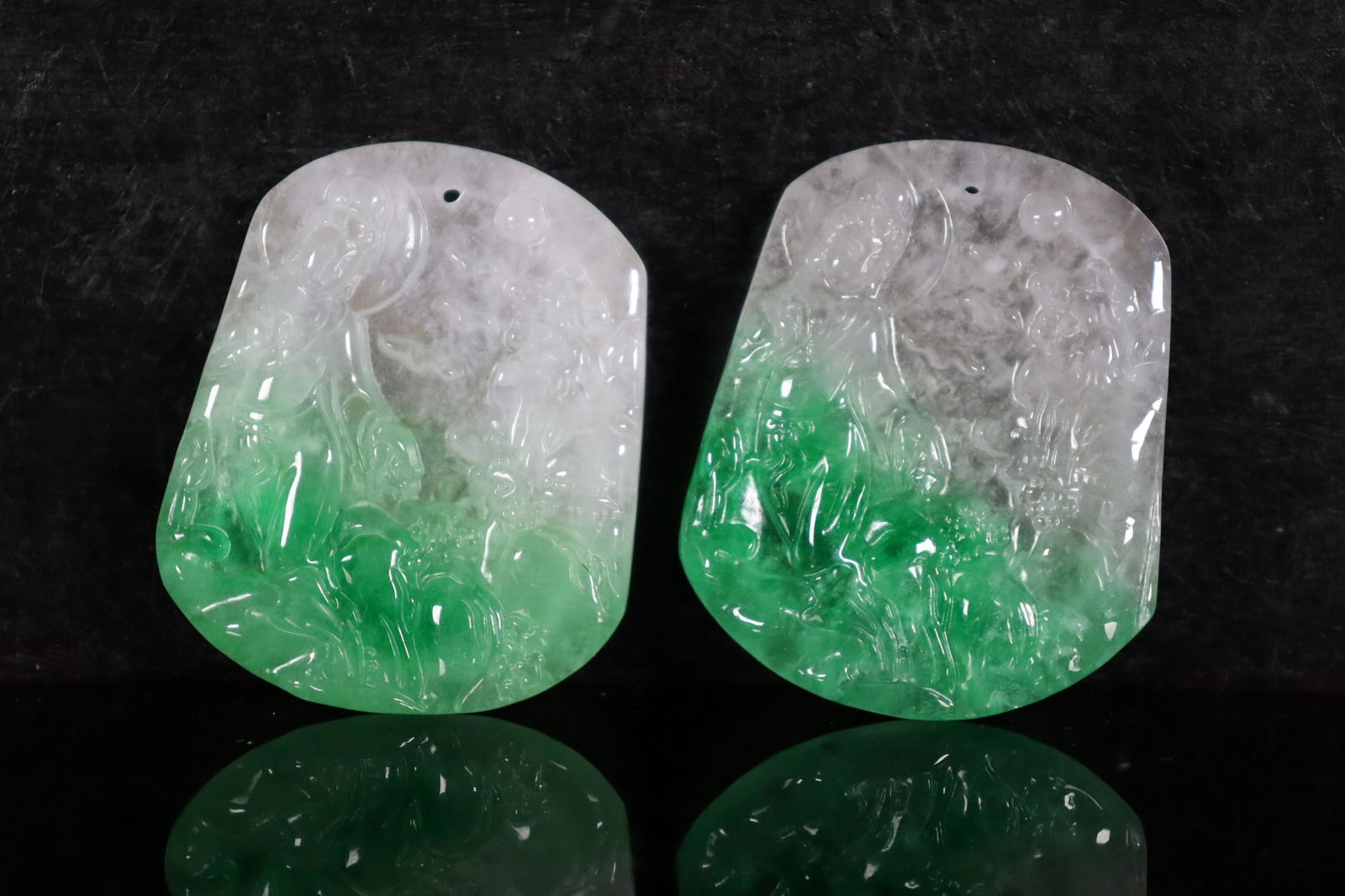 2 pcs Chinese jadeite pendants (1 of 7)