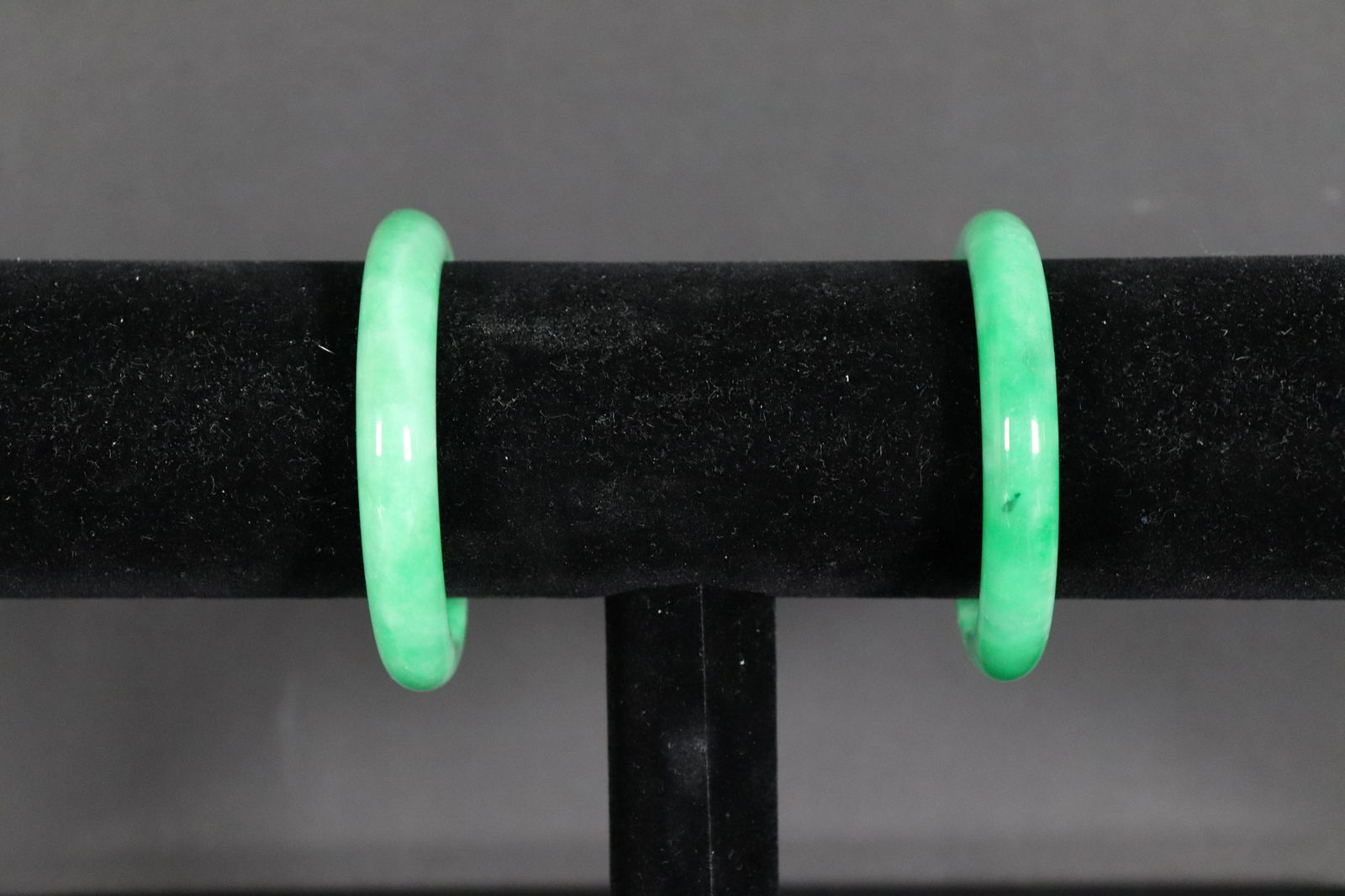 2 pcs Chinese jadeite bangles (1 of 7)