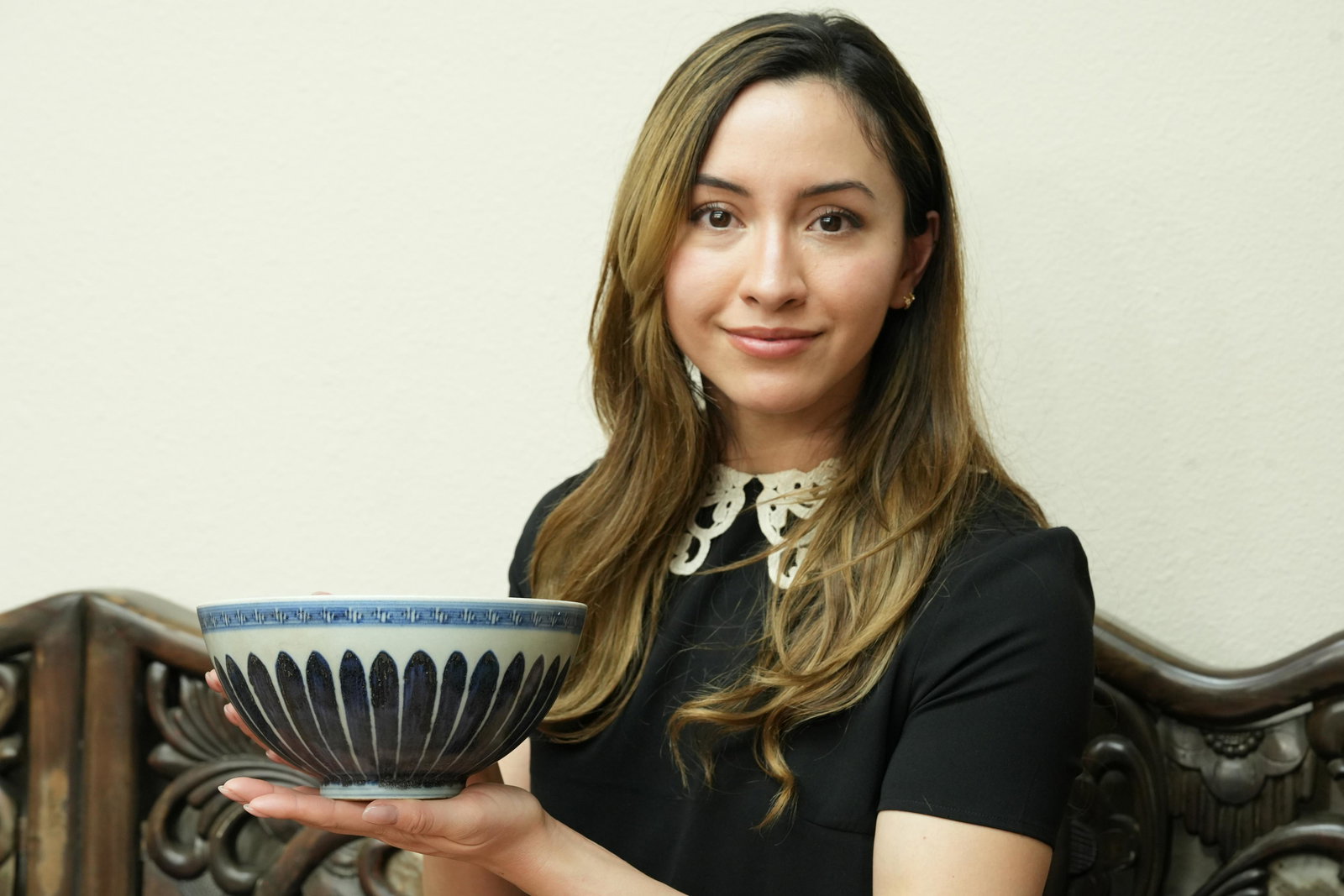 Chinese fine b/w floral bowl (1 of 8)