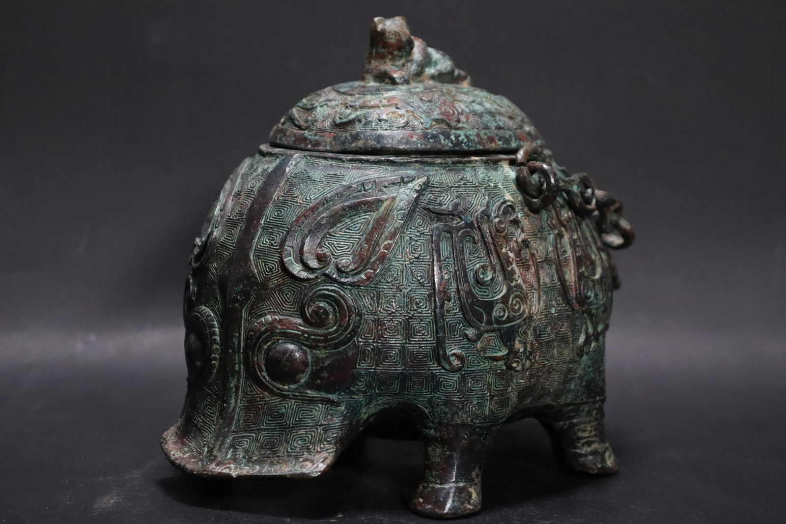 Chinese heavy bronze vessel (1 of 7)