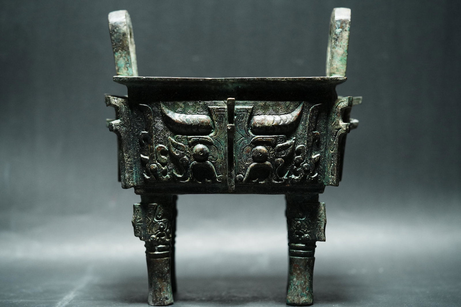 Chinese important bronze censer (1 of 7)