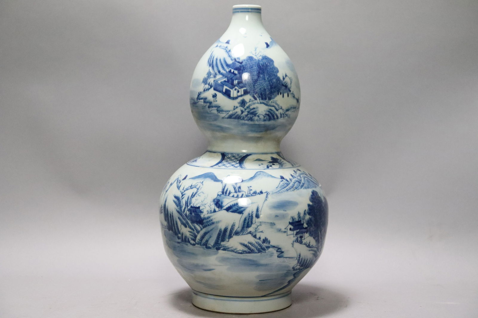 Chinese tall b/w gourd vase (1 of 7)