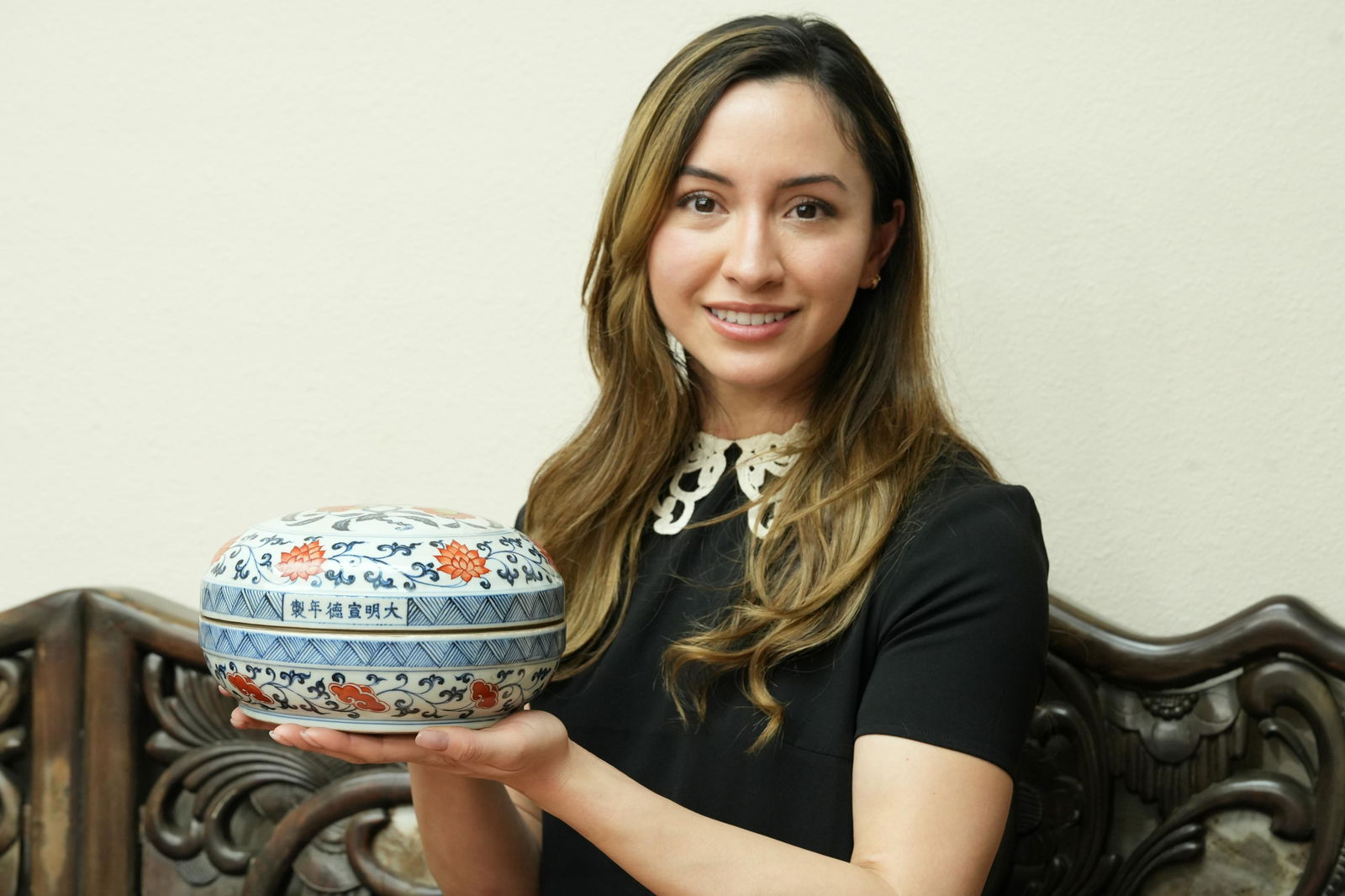 Chinese fine lidded box (1 of 8)