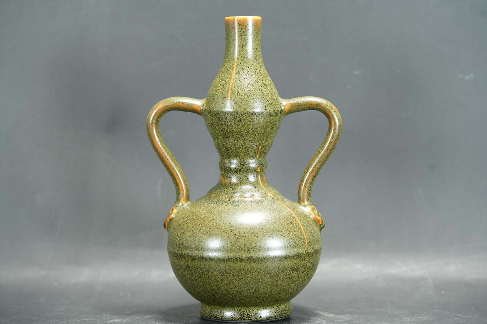 Chinese fine gourd vase (1 of 6)