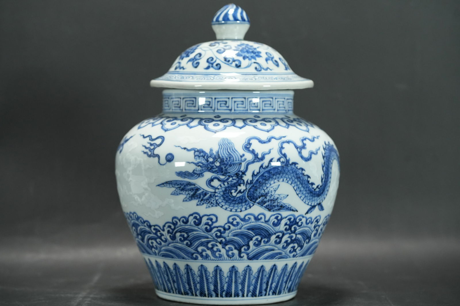 Chinese fine b/w lidded jar (1 of 7)