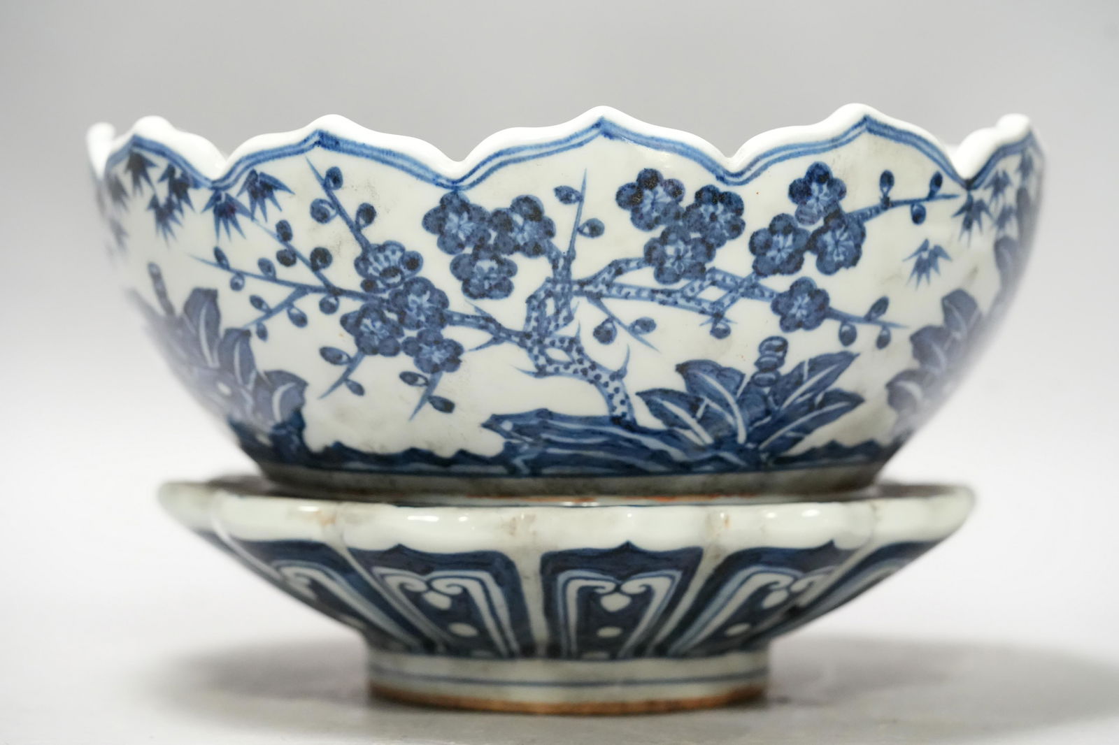 Chinese heavy b/w bowl (1 of 7)