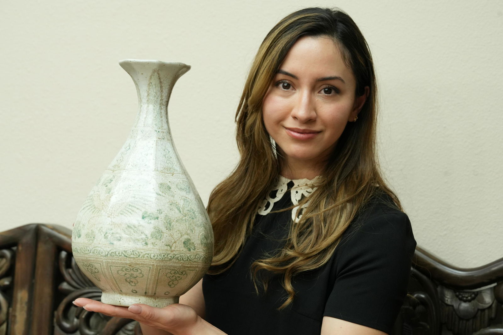 Chinese tall crackled vase (1 of 8)