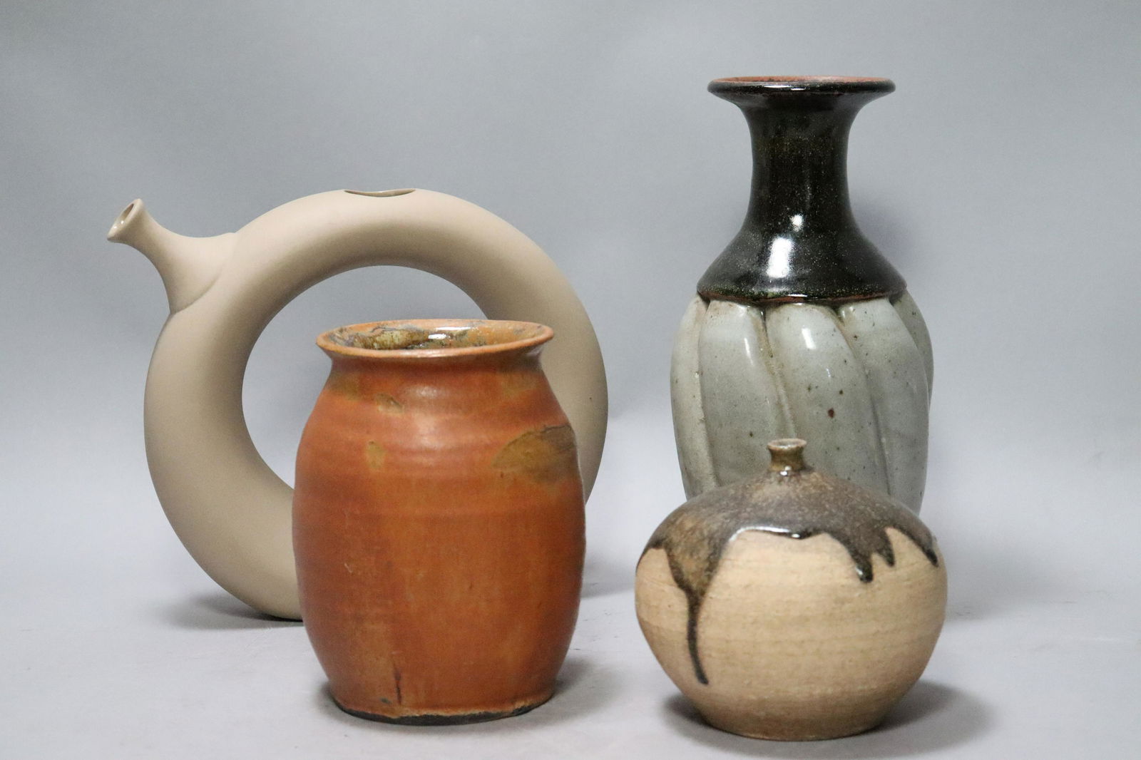4 pcs pottery items (1 of 6)