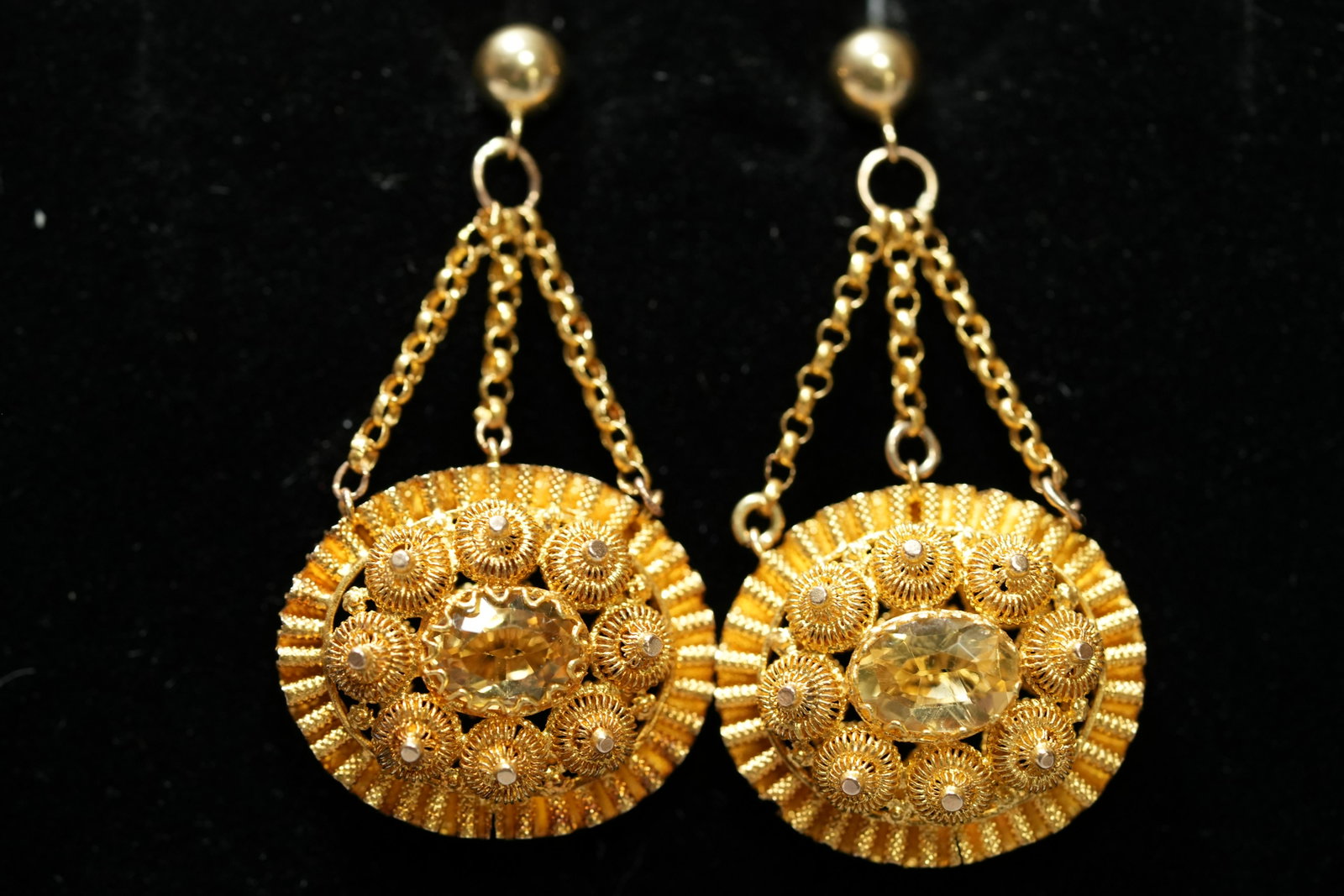 Fine 18KT gold earrings: Fine vintage 18KT gold Beryl earrings, with appraisal report dated 1999.