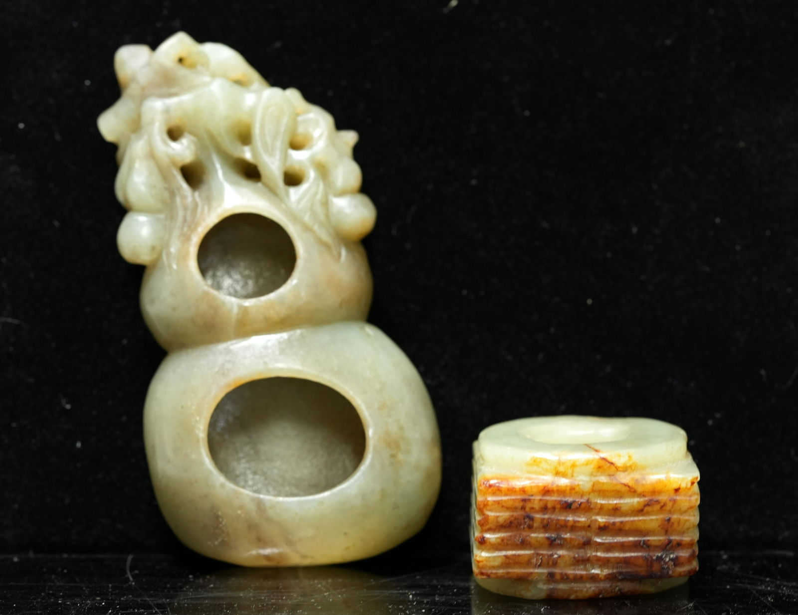 2 pcs Chinese jade items (1 of 6)