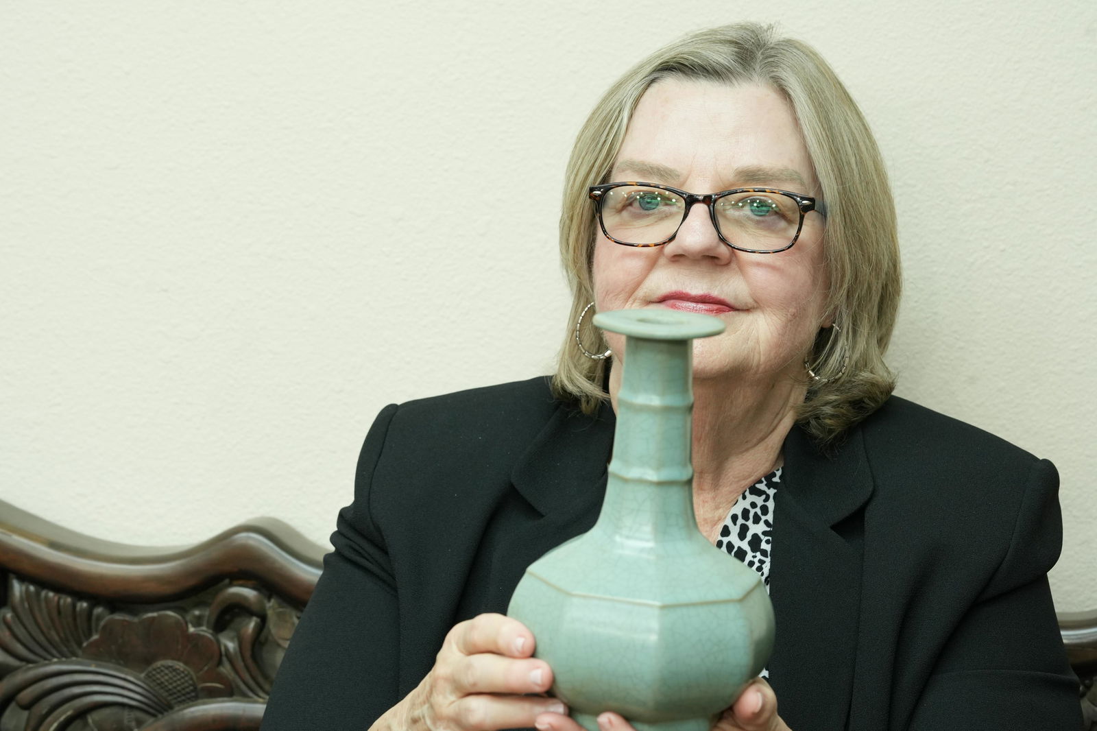 Chinese fine celadon vase (1 of 7)