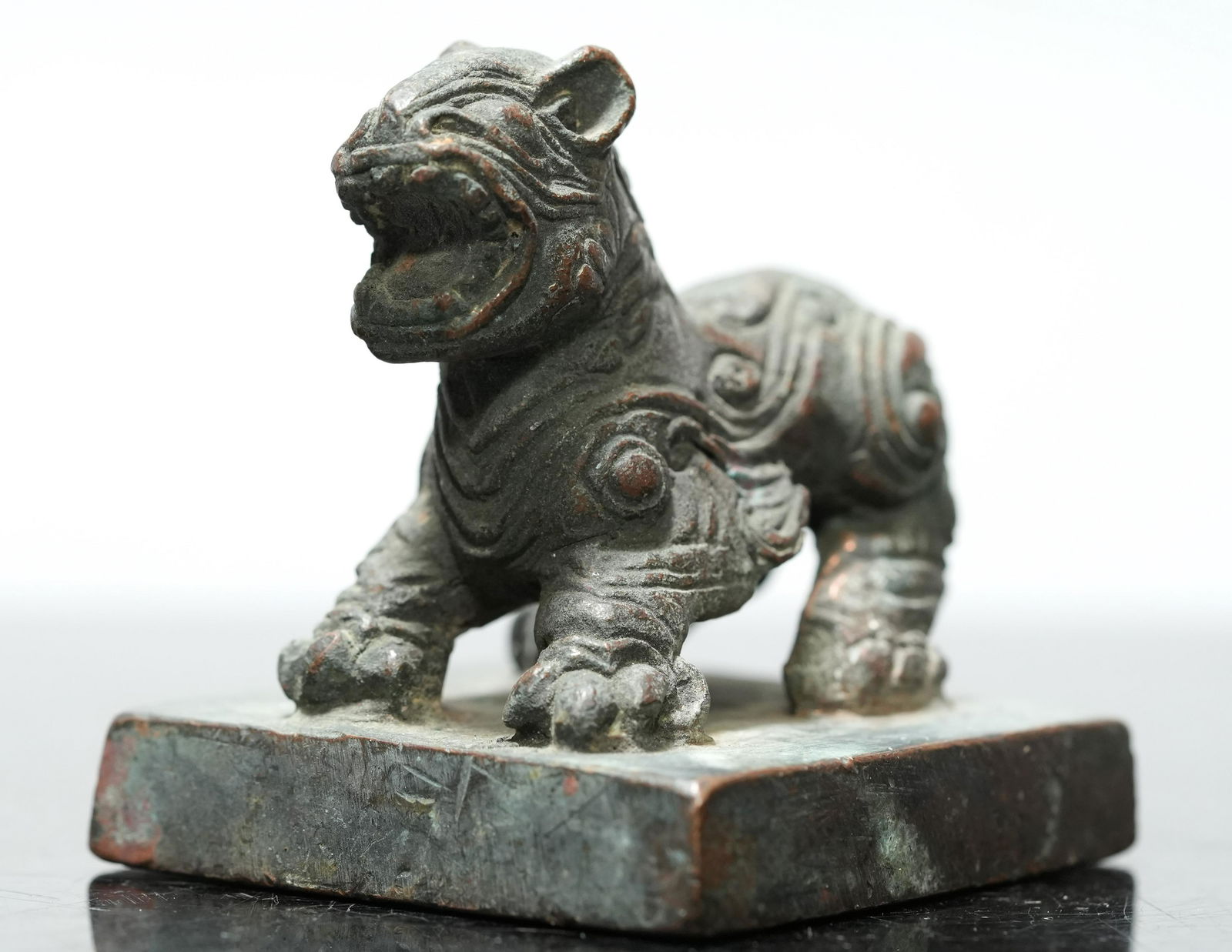 Chinese fine bronze seal (1 of 6)