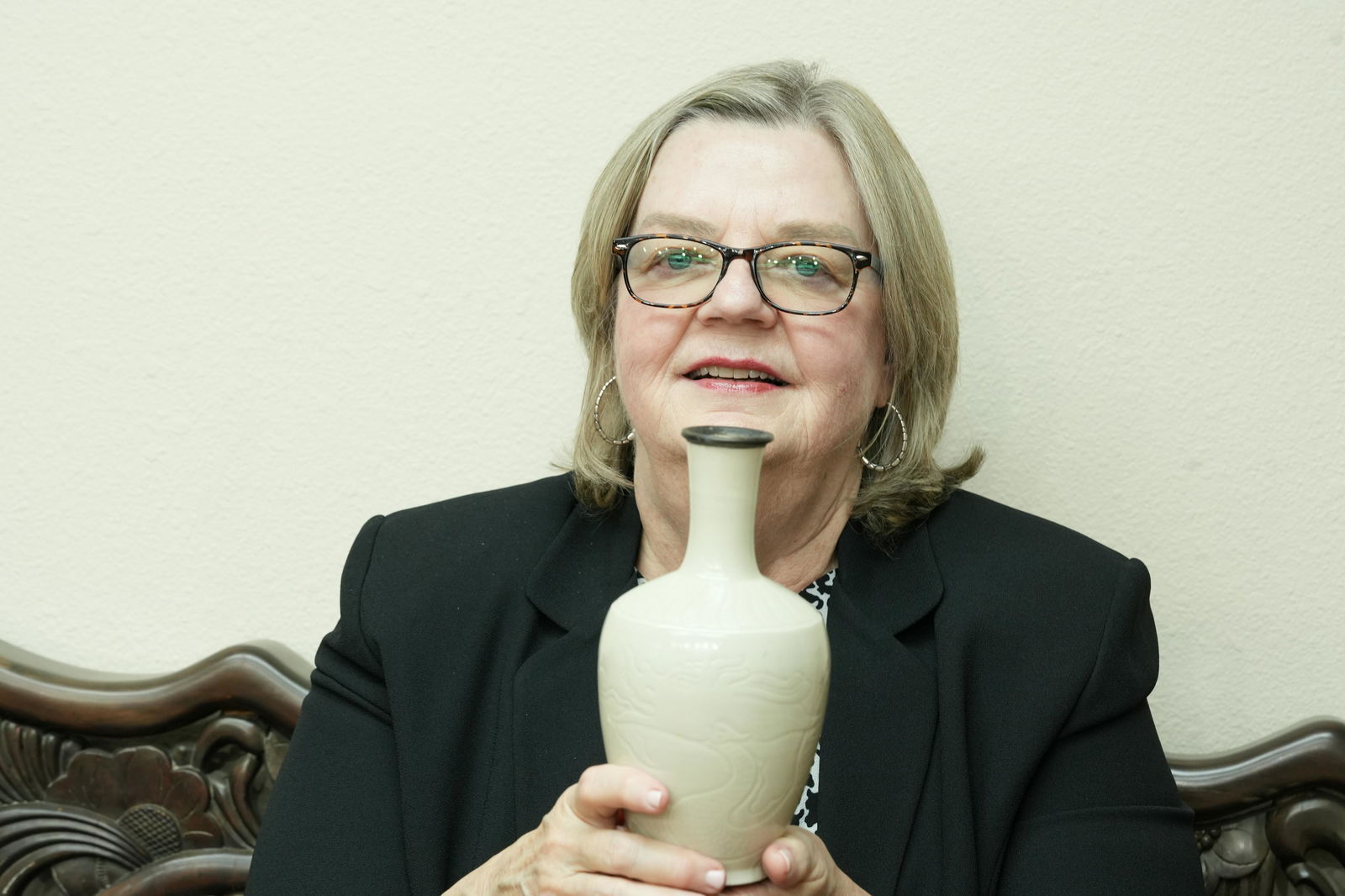 Chinese fine white vase (1 of 7)