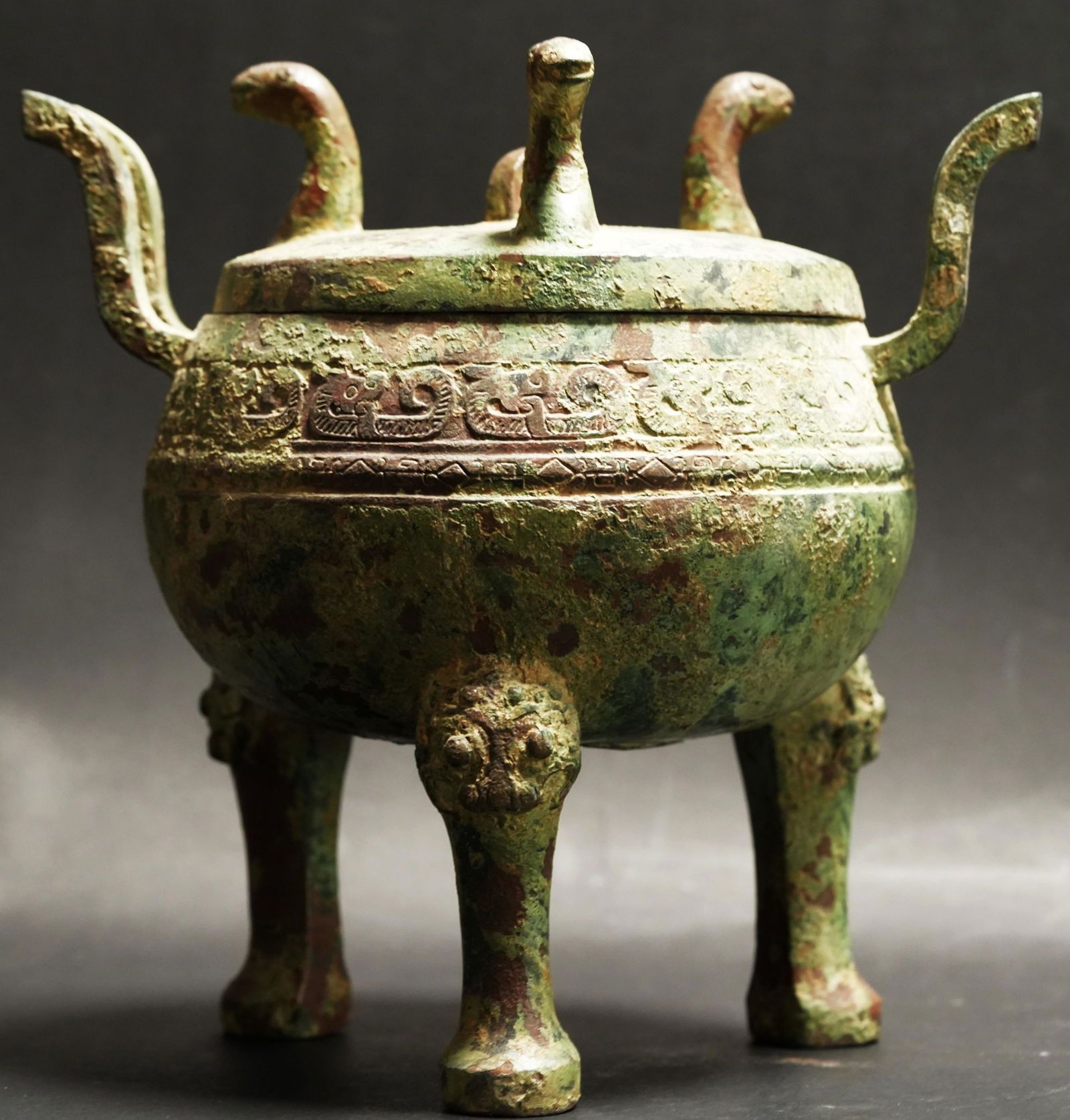 Chinese archaic bronze vessel (1 of 6)