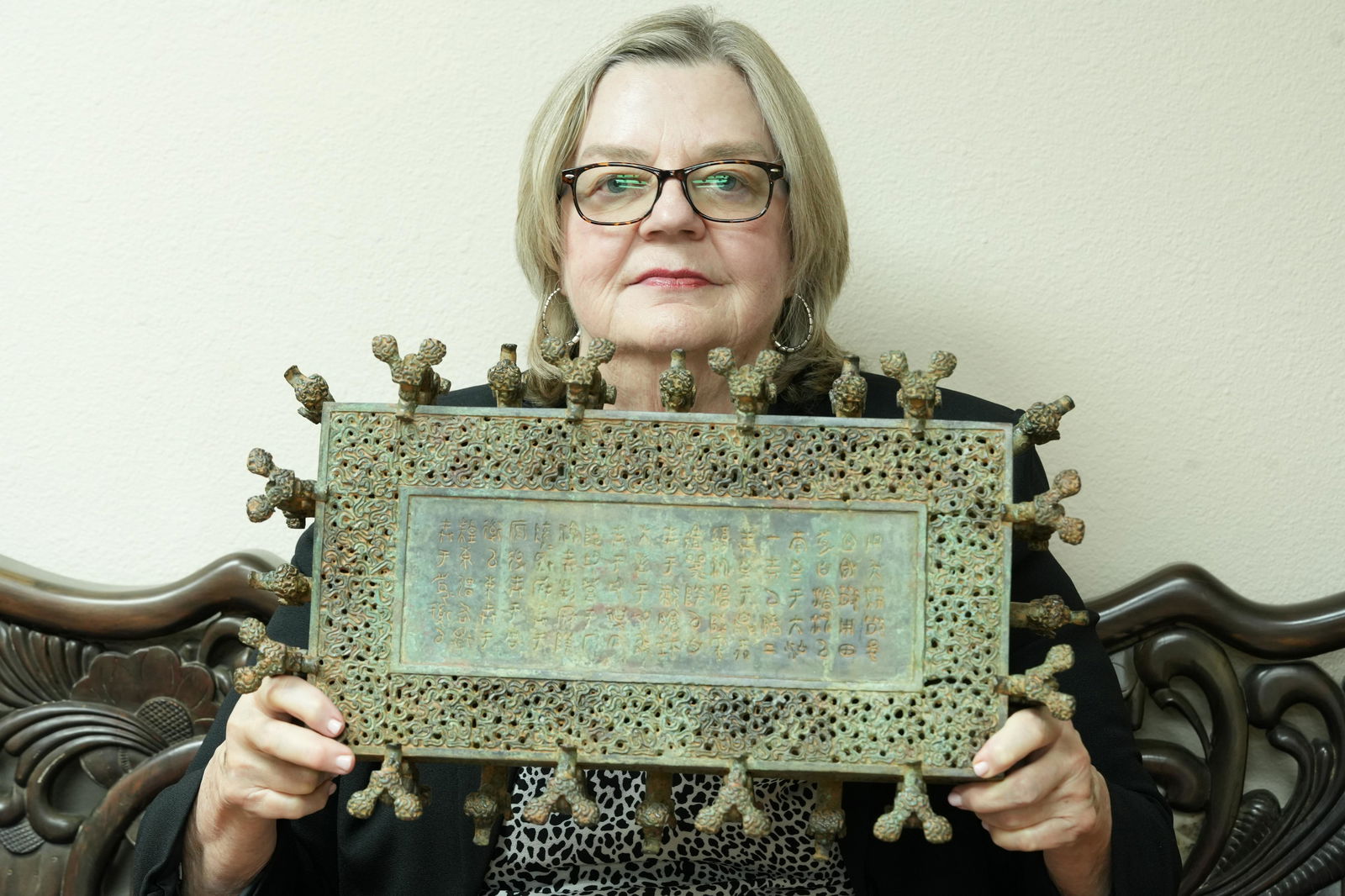 Chinese archaic bronze vessel (1 of 7)