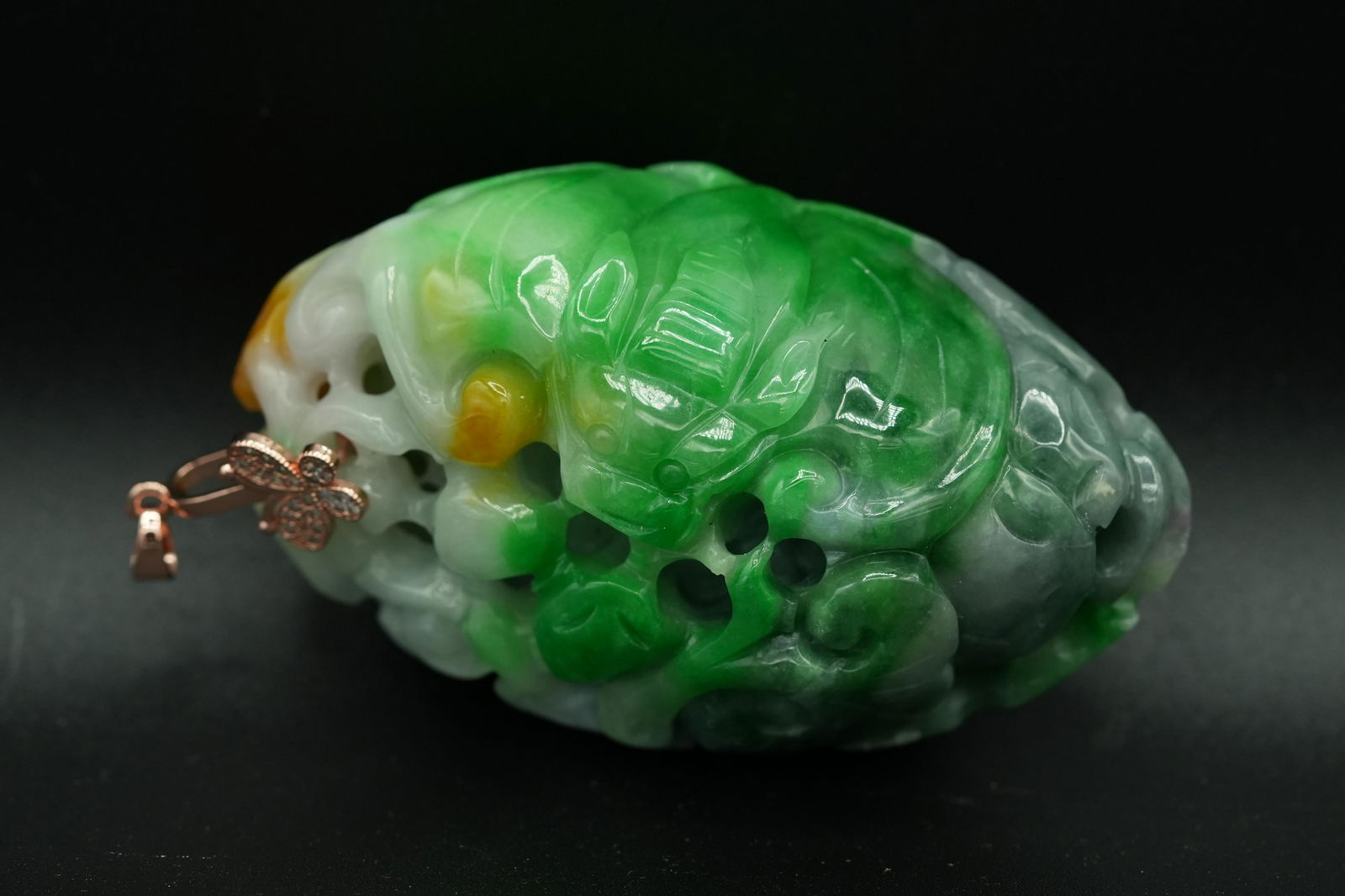 Chinese jadeite carved pendant (1 of 7)