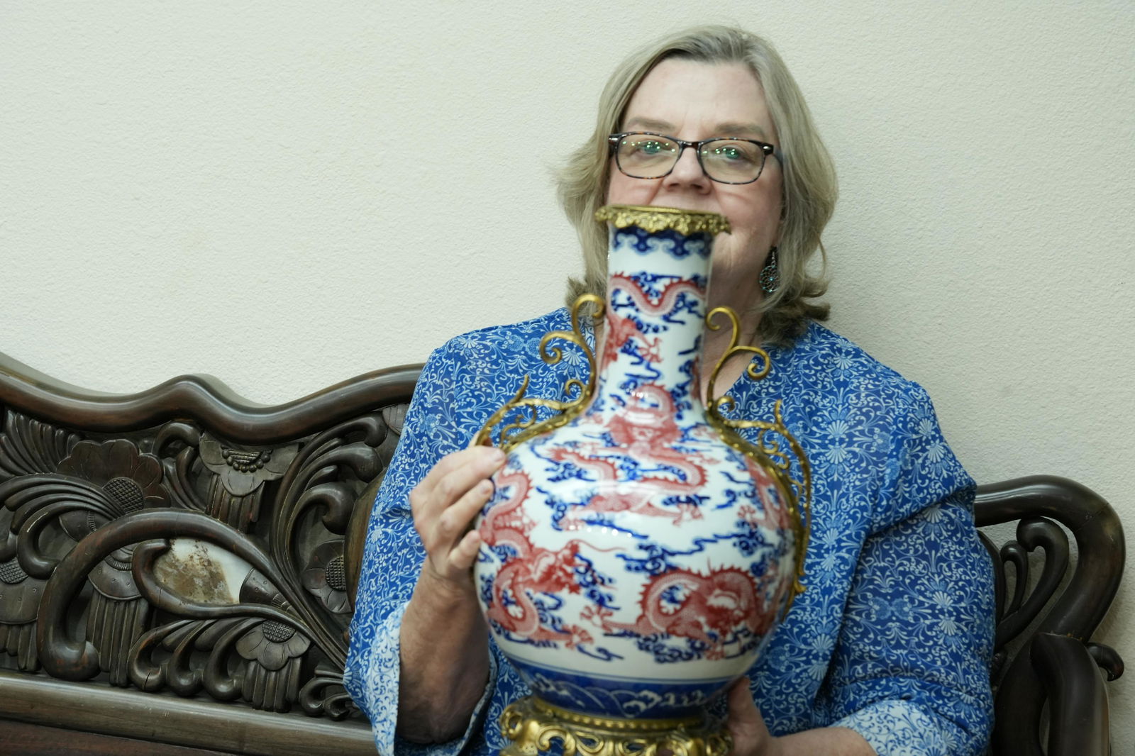 Chinese bronze heavy vase (1 of 8)