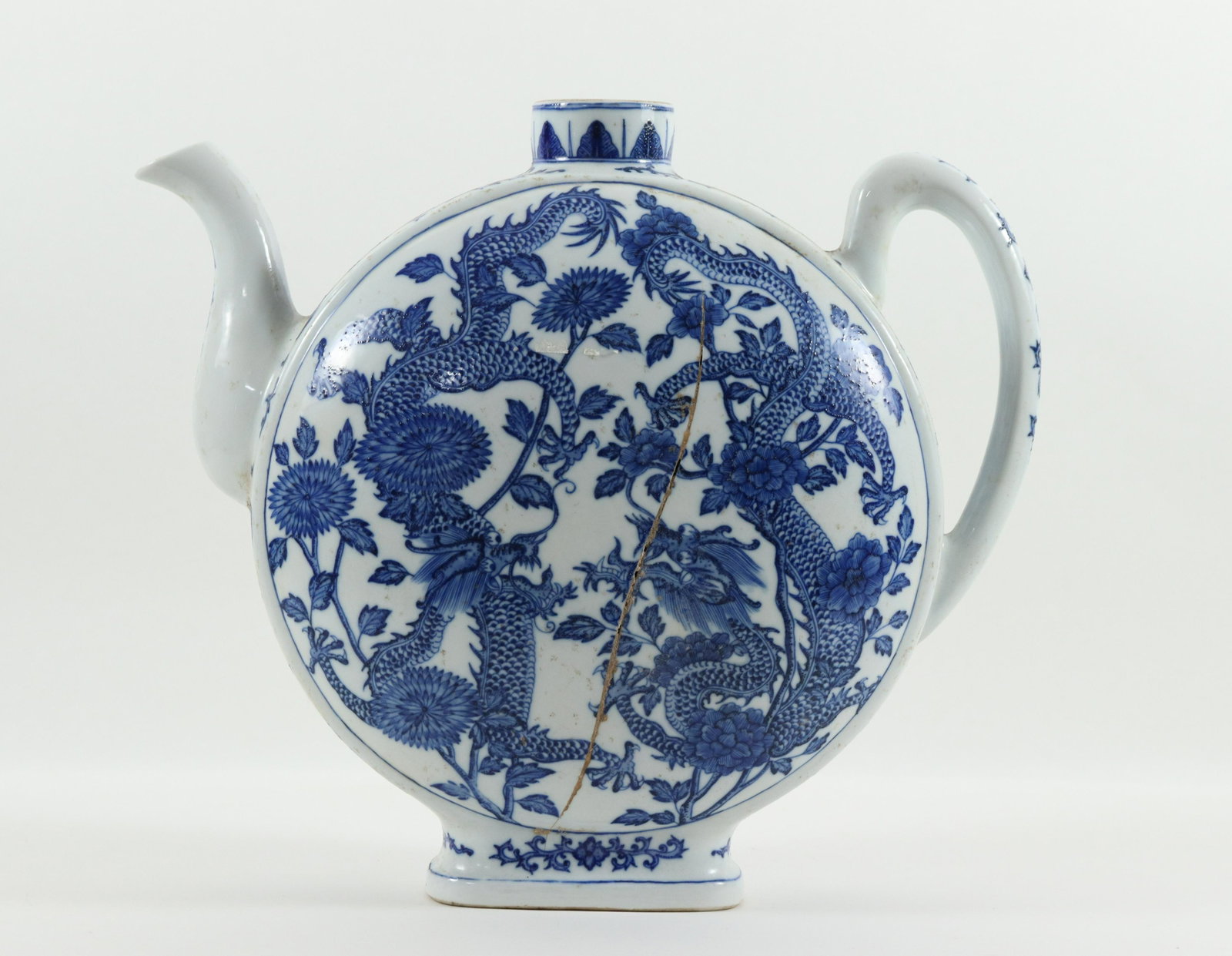 Chinese fine b/w wine pot: Chinese fine blue and white wine pot, side has a large crack. Condition selling it as is. H: 13.5" x W: 12.25."