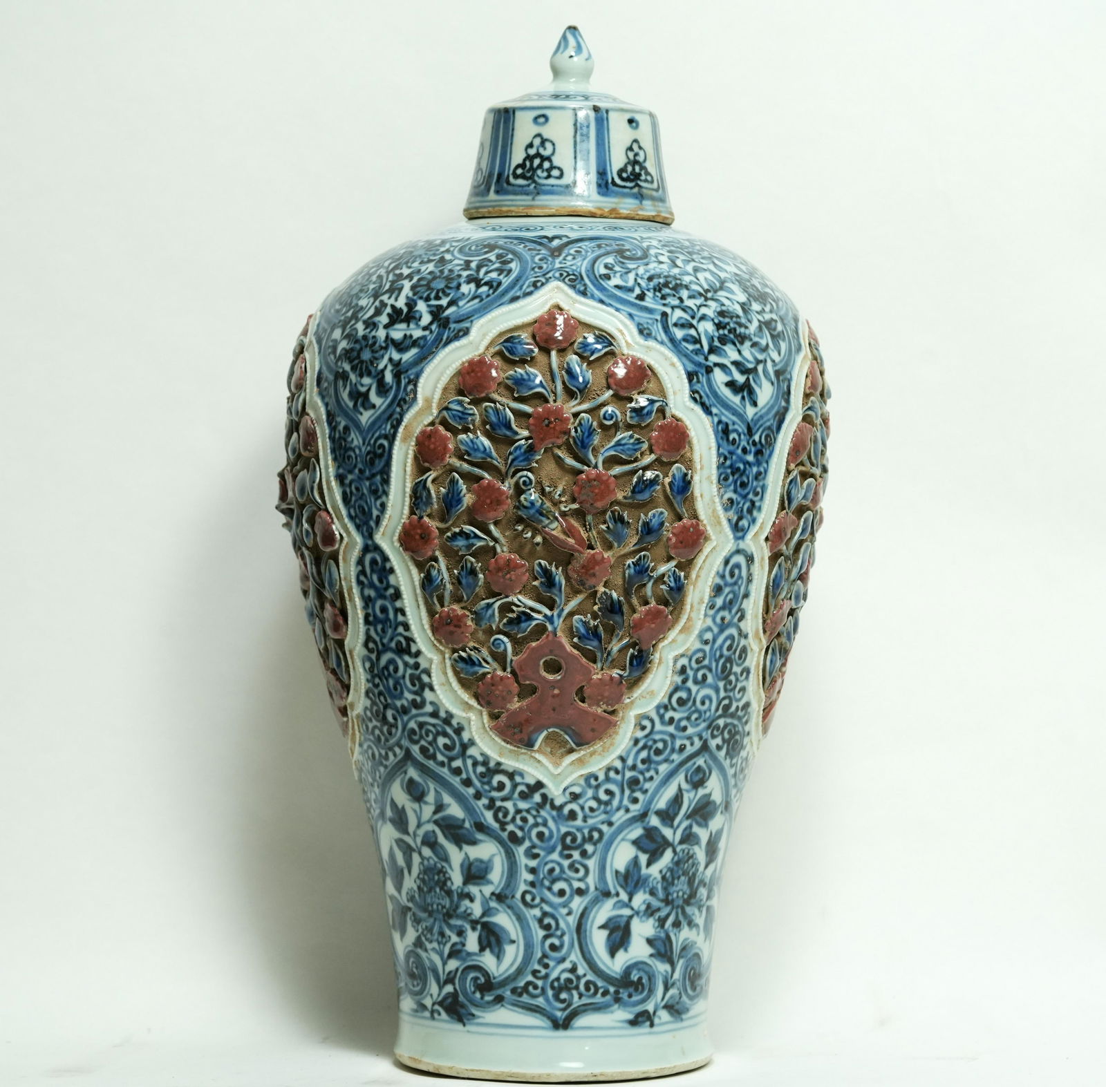 Chinese fine carved b/w vase (1 of 7)