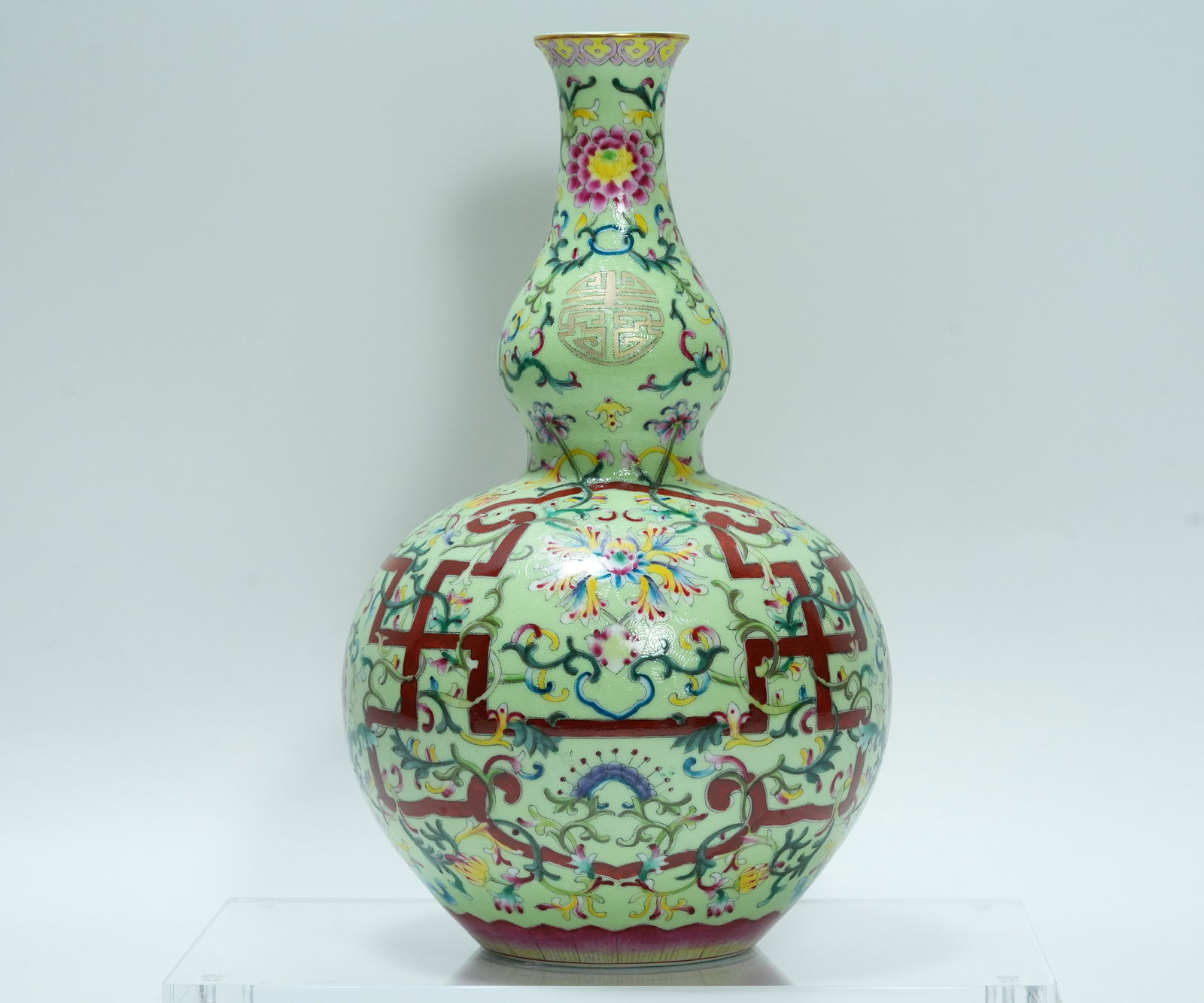 Chinese fine greenish vase (1 of 7)