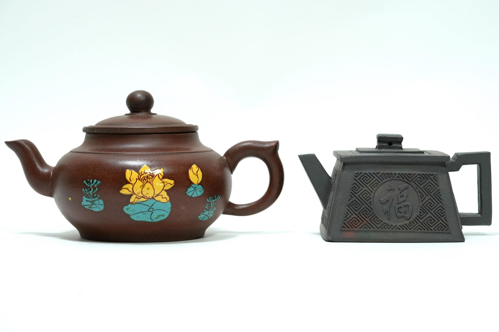 2 pcs Chinese clay teapots (1 of 5)