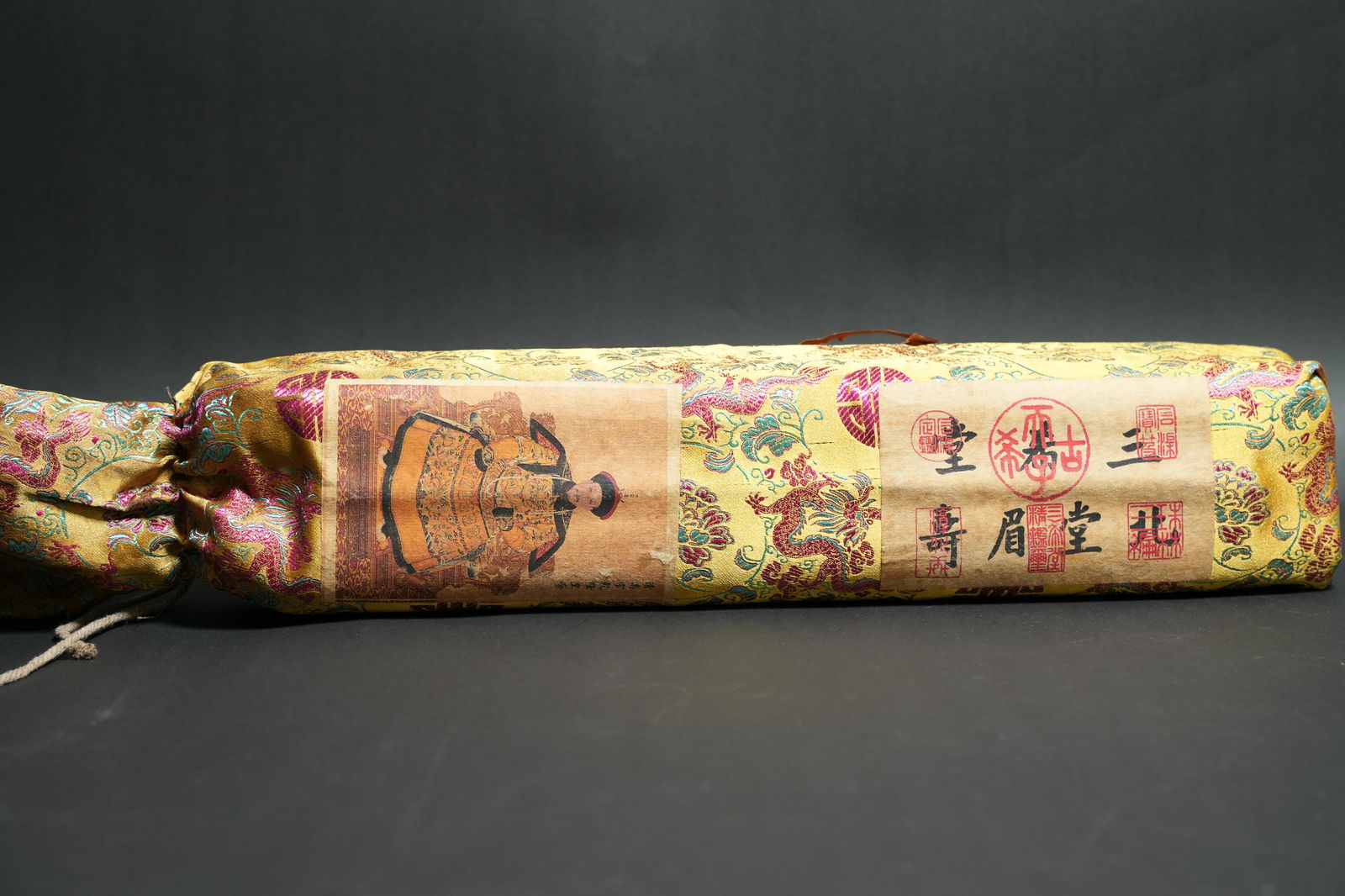 Lots of Chinese scrolls (1 of 6)