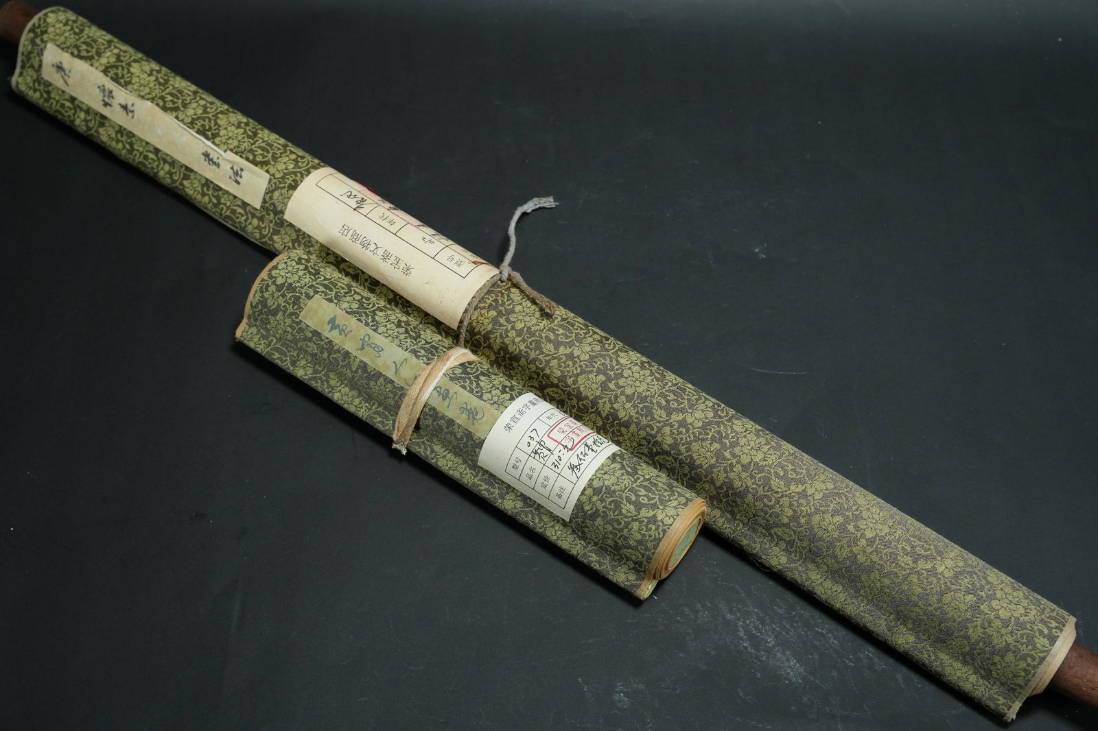 2 pcs Chinese scrolls (1 of 8)