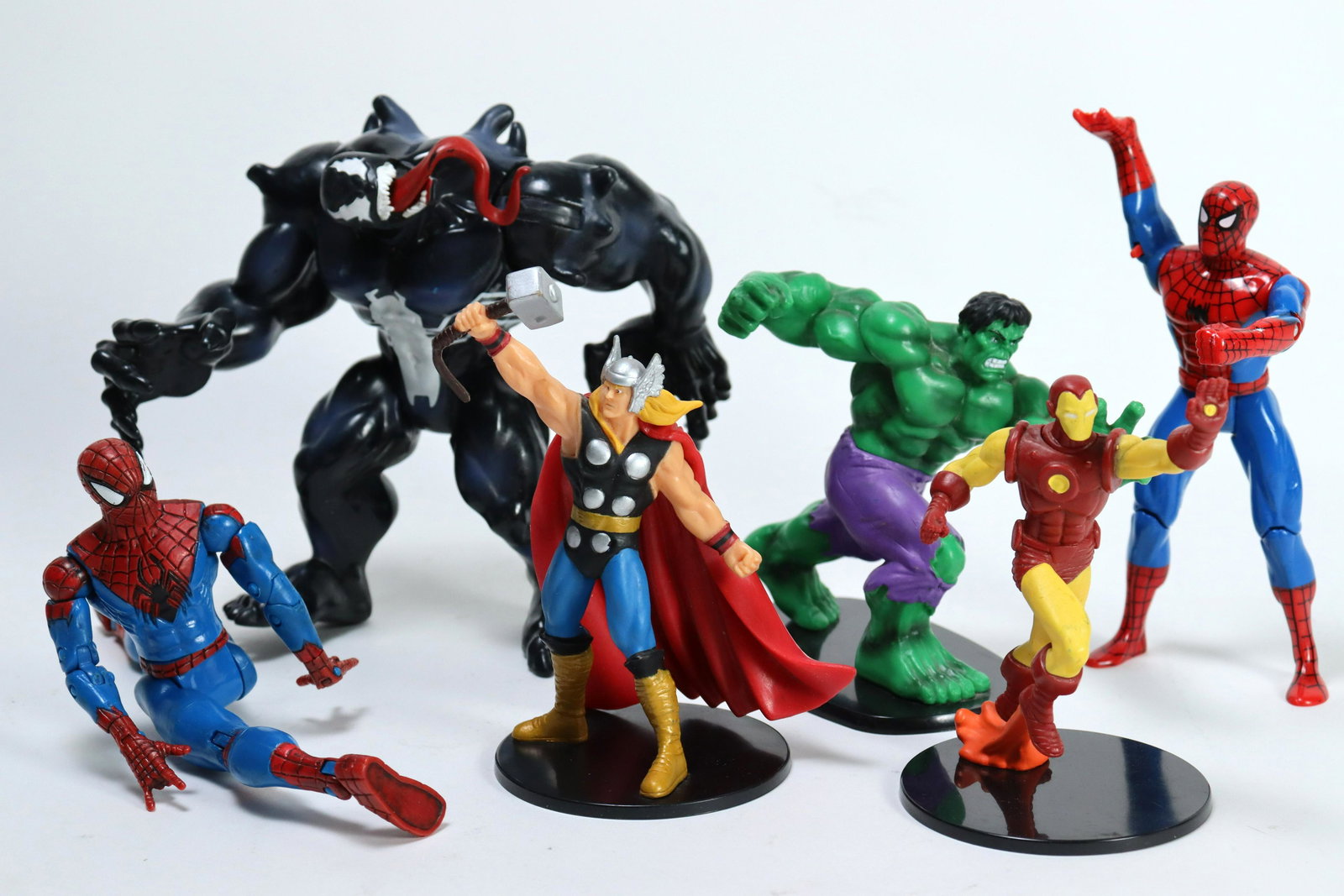 6 pcs Marvel figures (1 of 5)