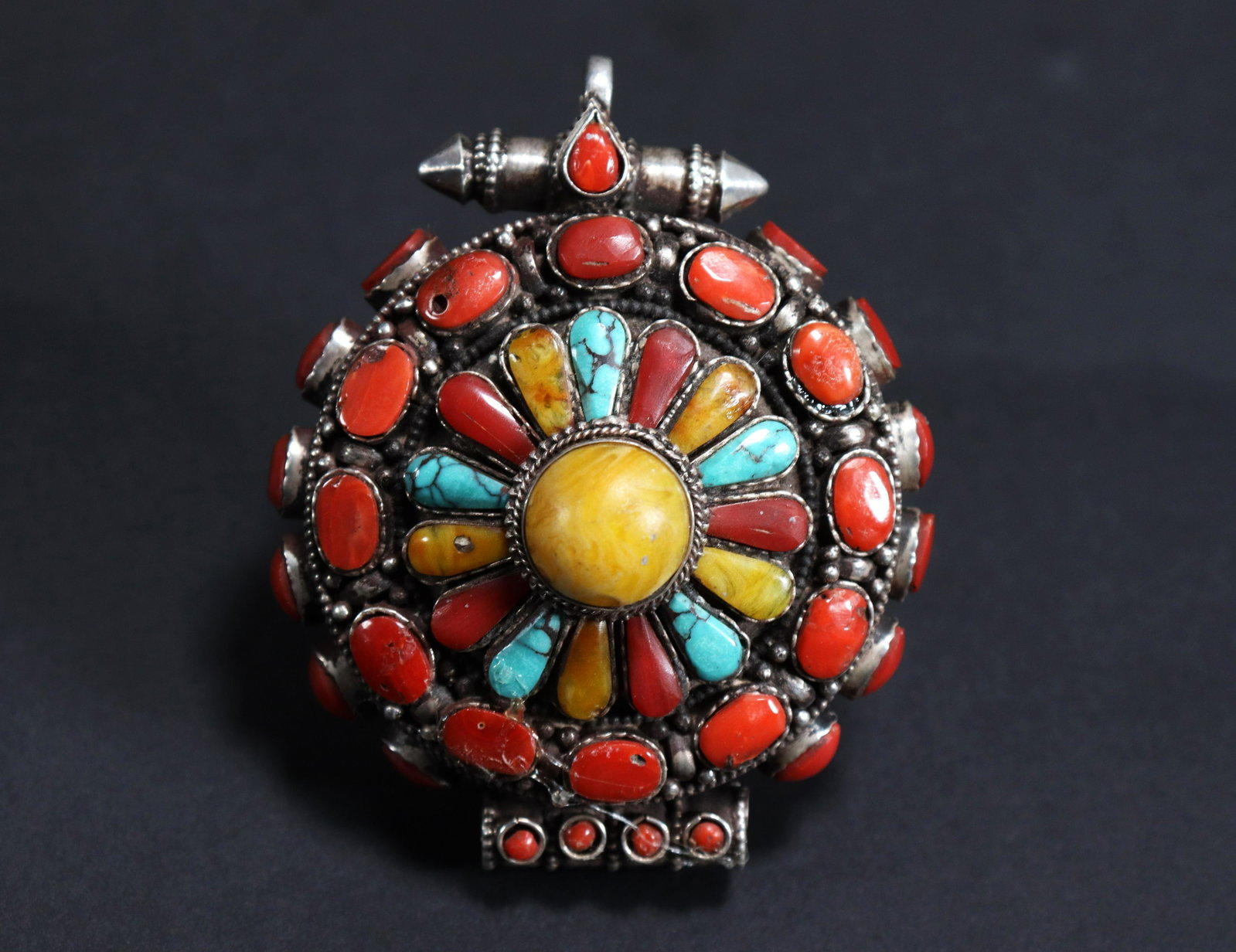 Tibetan sterling silver pendant: Tibetan fine sterling silver pendant.