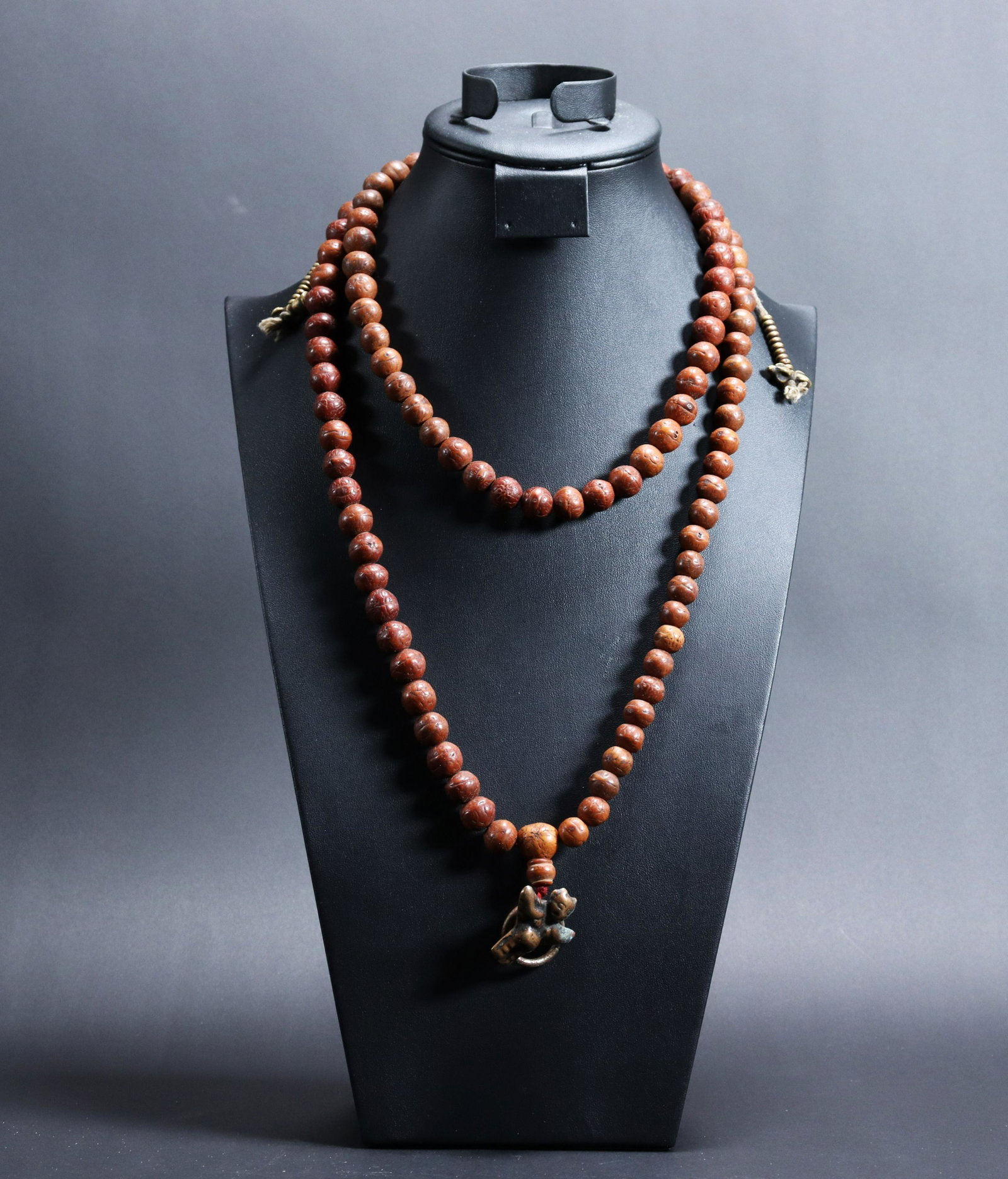 Tibetan bodhi seed necklace: Tibetan fine bodhi seed long beaded necklace.