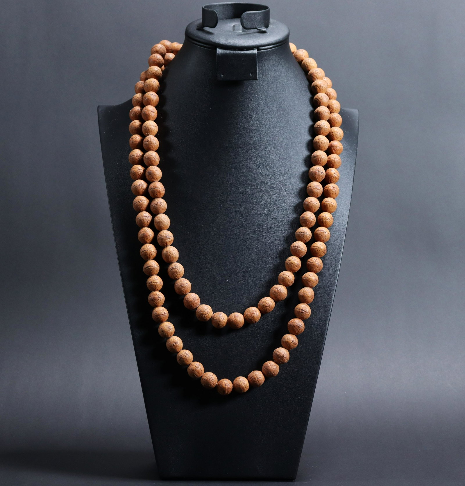 Tibetan bodhi seed necklace: Tibetan fine and vintage bodhi seed long beaded necklace.
