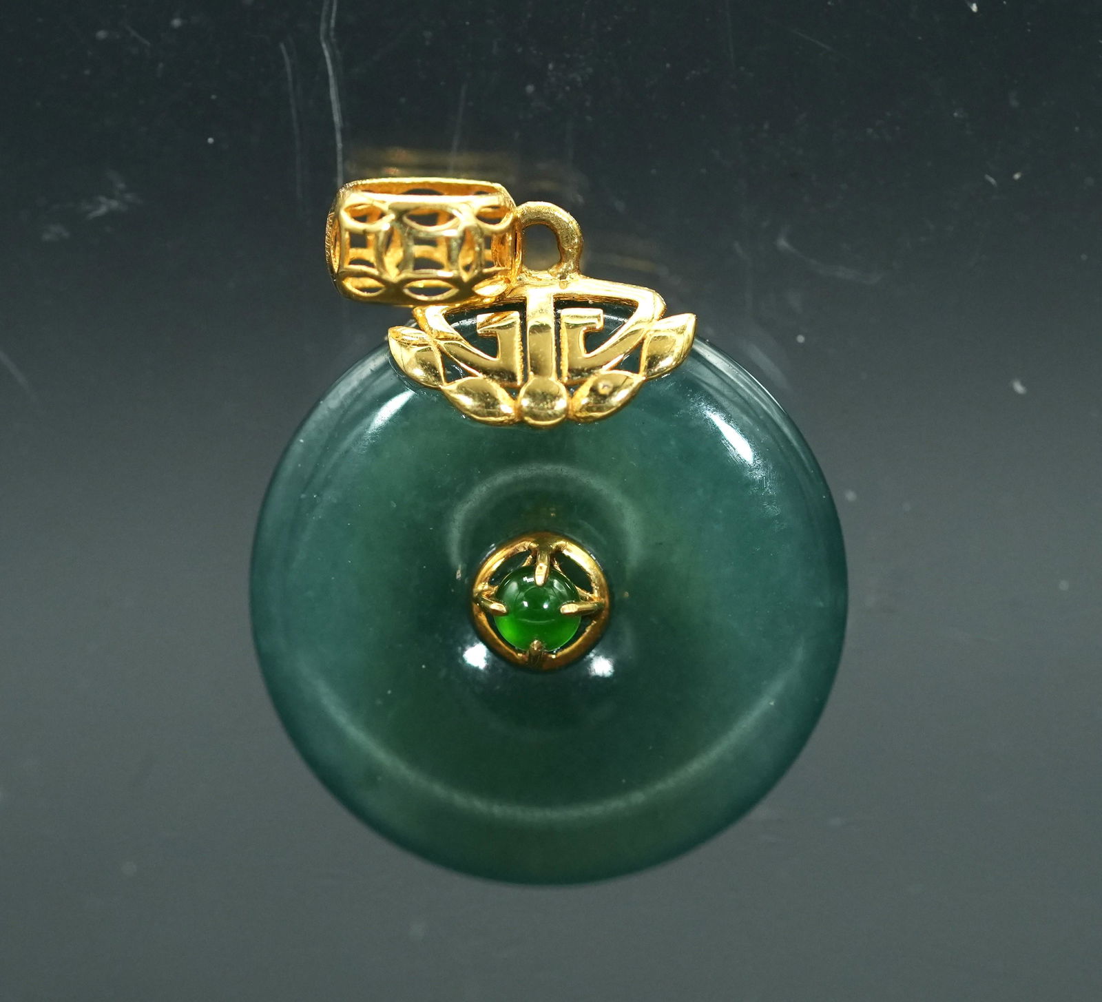 18 KT Chinese jadeite pendant (1 of 3)