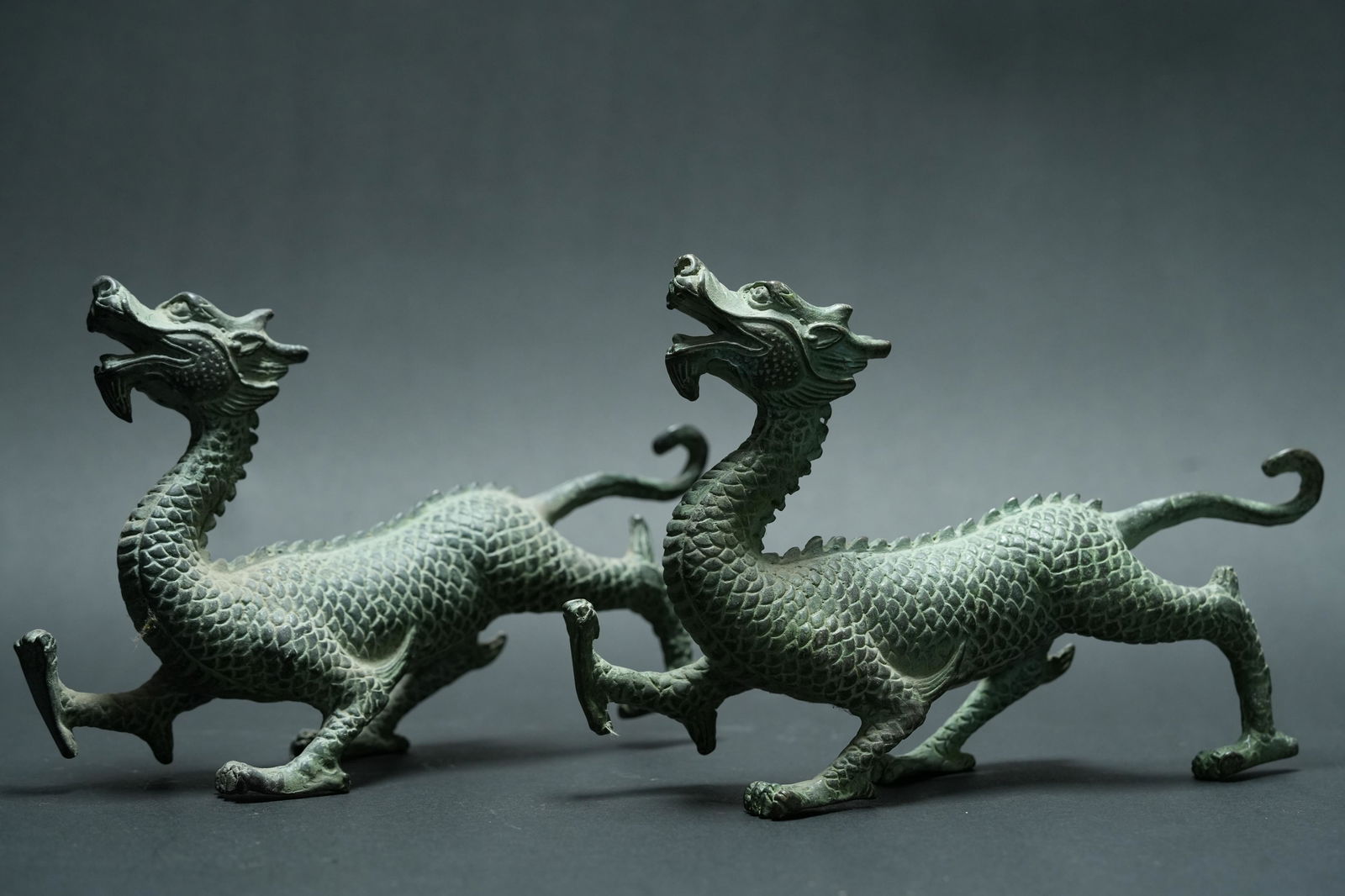 2 pcs Chinese bronze dragon (1 of 6)